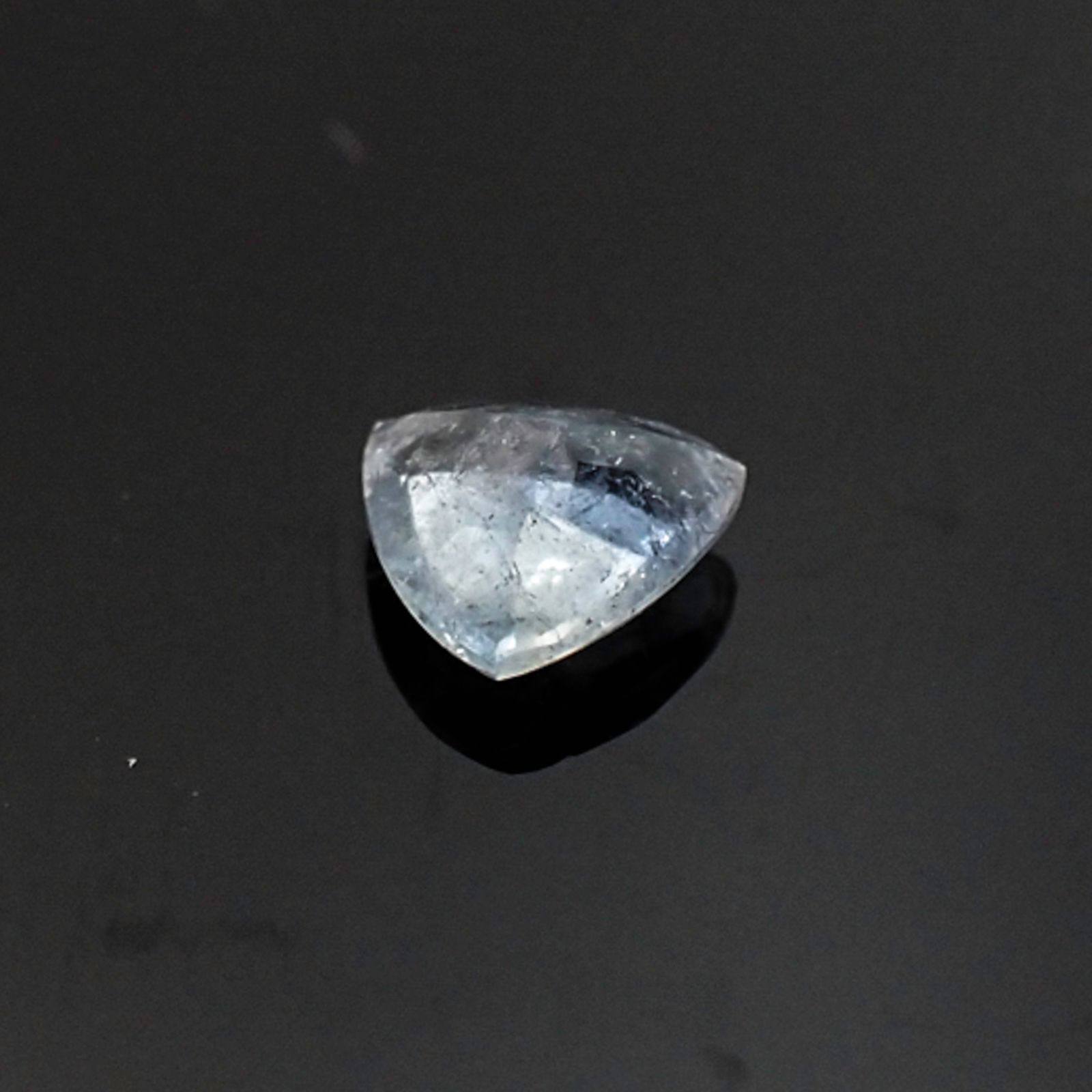 ユークレース(宝石名ユークレース) ブラジル産 0.391ct ソ付(彩珠)[20106487]5×5mm前後