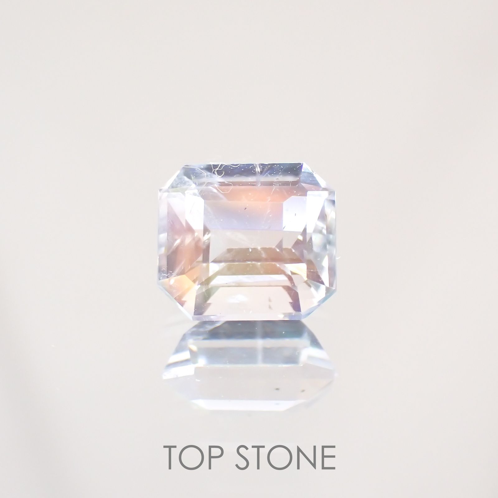 レインボームーンストーン(宝石名ラブラドライト)マダガスカル産 0.68ct 識別済[211113738]5.6x5mm前後