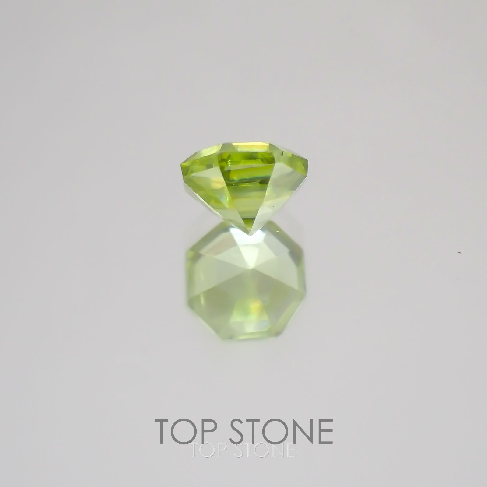 ◇オクタゴンカット◇スフェーン(宝石名スフェーン) マダガスカル産 0.33ct 識別済[21019422]3.9×4mm前後