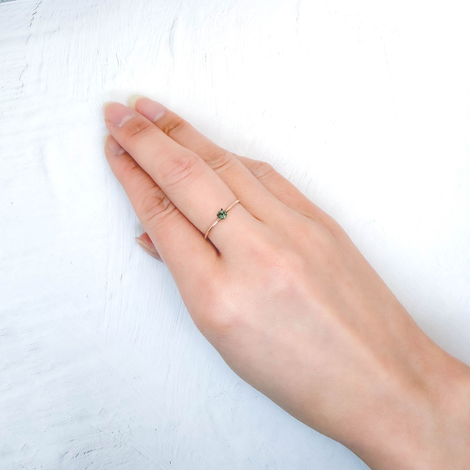 ◇プリンセスカット◇アレキサンドライト ブラジル産 EmeraldMains社製 0.11ct / 2.5x2.5mm前後 [260131578]