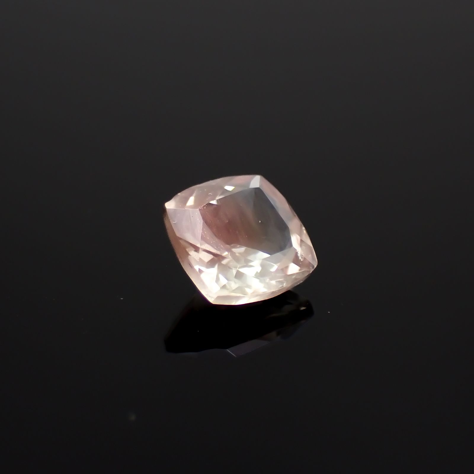 パーティカラーオレゴンサンストーン アメリカ・オレゴン州産 0.94ct[230722846]6.1x6.1mm前後