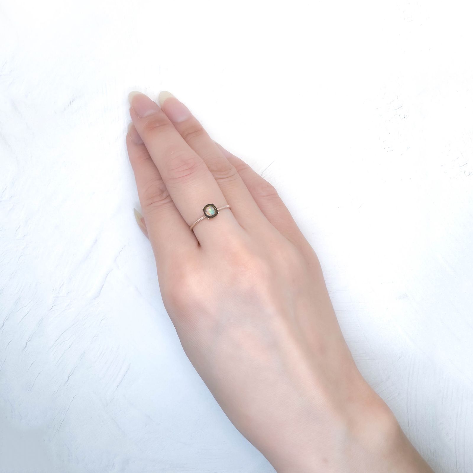 ウッドオパール オーストラリア産 0.39ct / 5.5x5mm前後 [251031196]