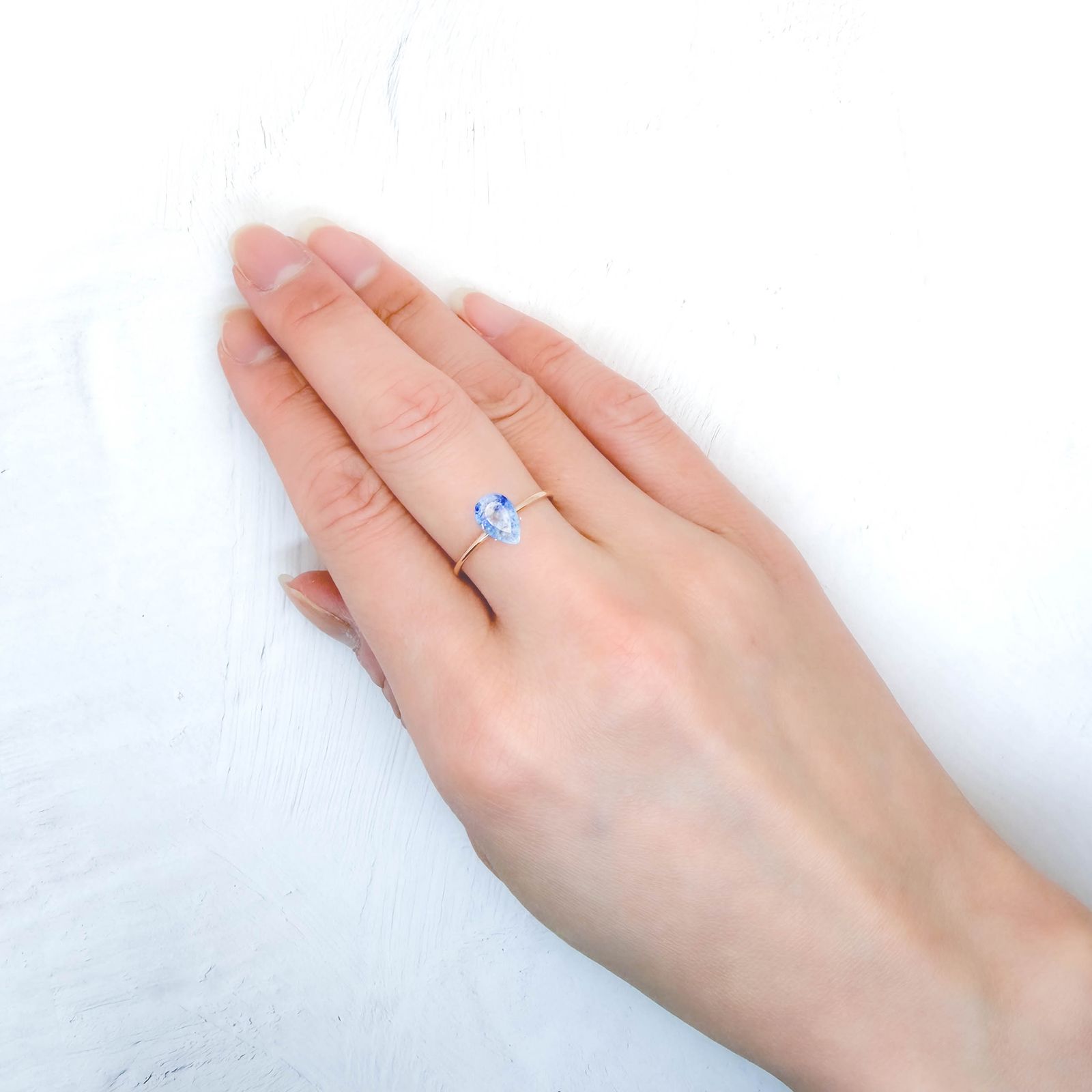 ラズライトインソーダライト フルオレッセンス アフガニスタン産 1.08ct / 8.2x5.7mm前後 [260431995]