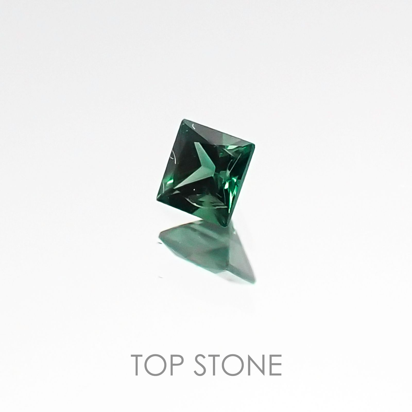◇プリンセスカット◇カラーチェンジガーネット(アレキタイプ) マダガスカル・ベキリー産 ルース 0.065ct[20106616]2.3×2.3mm前後