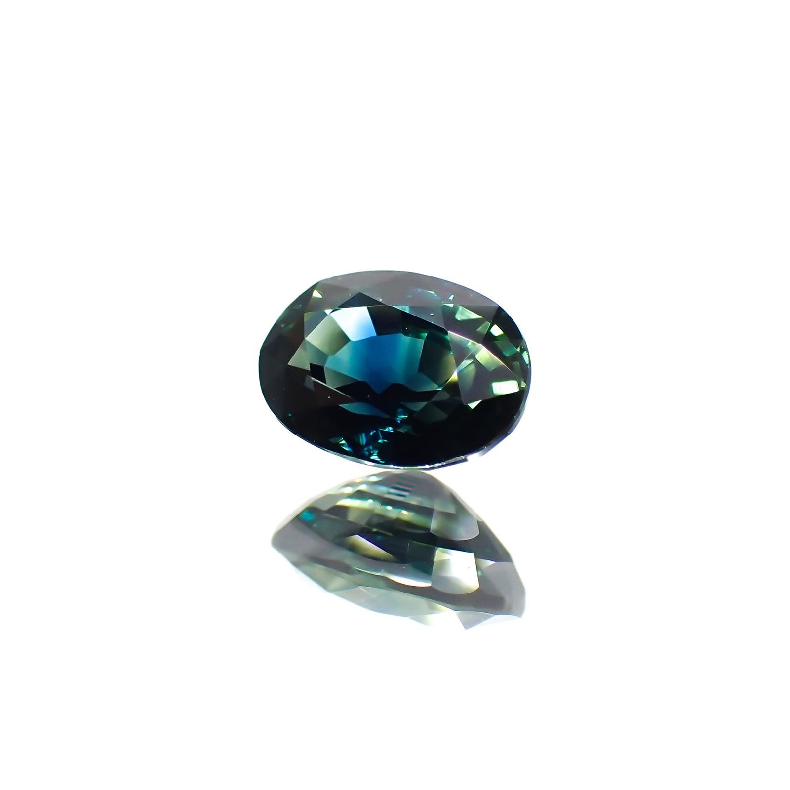 バイカラーサファイア(宝石名バイカラー・サファイア)マダガスカル/オーストラリア産 識別済 1.22ct / 7.1x5.2mm前後 [220114081]