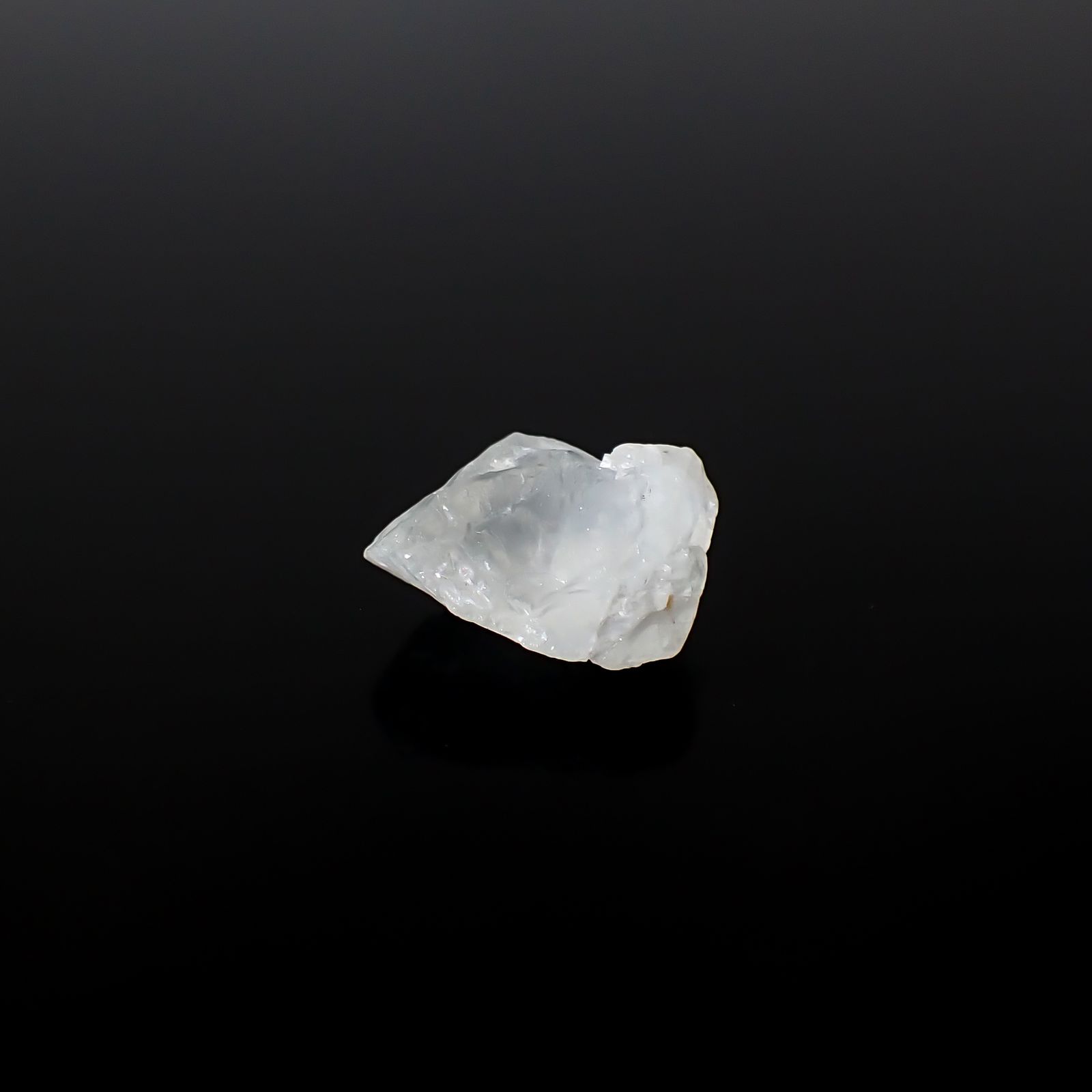 フェナカイト原石 ロシア産 5.04ct / 12.4x9.6mm前後 [260532180]