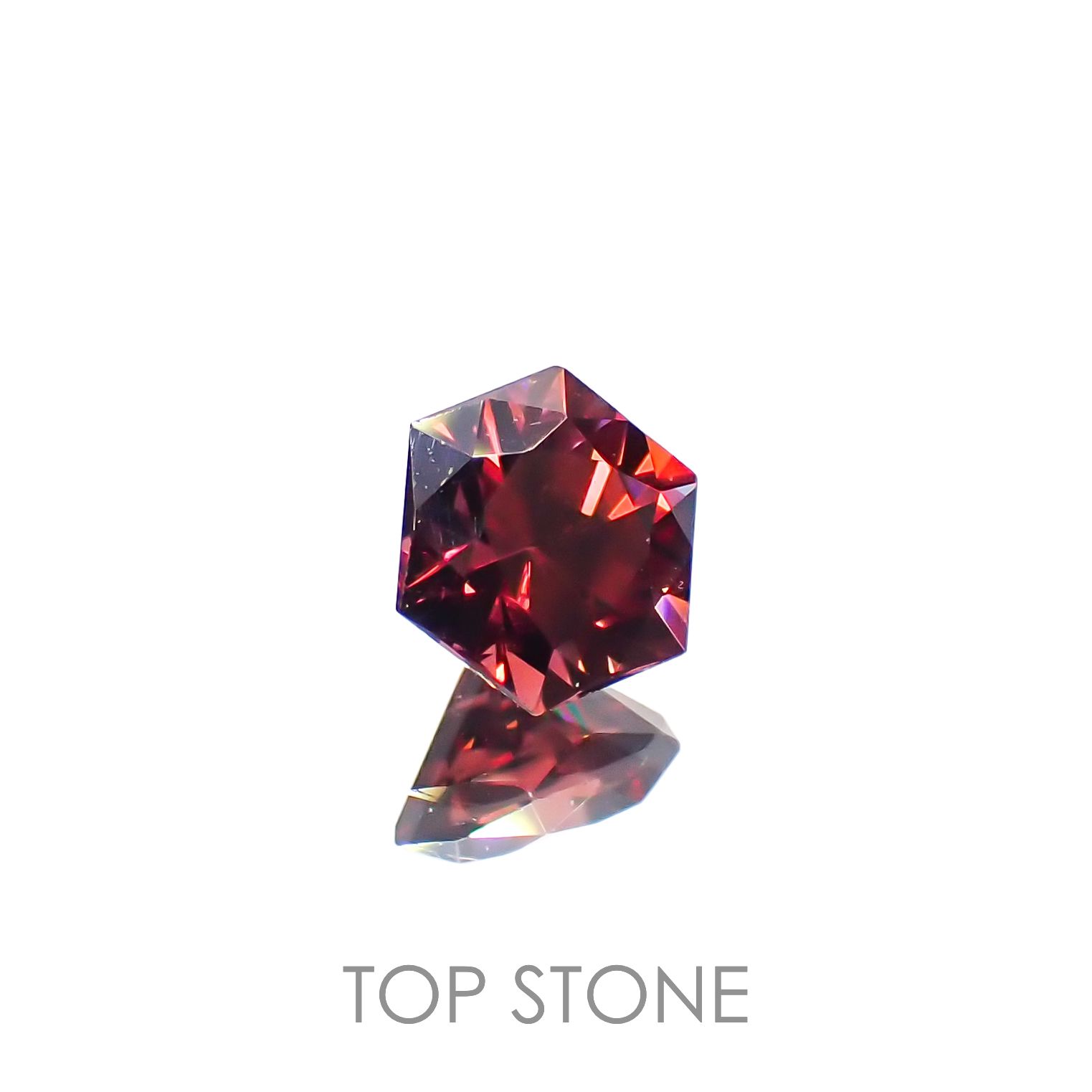 ◇ヘキサゴンカット◇レッドジルコン(宝石名ジルコン)スリランカ/カンボジア産 0.70ct 識別済[221219493]4.7x4.6mm前後
