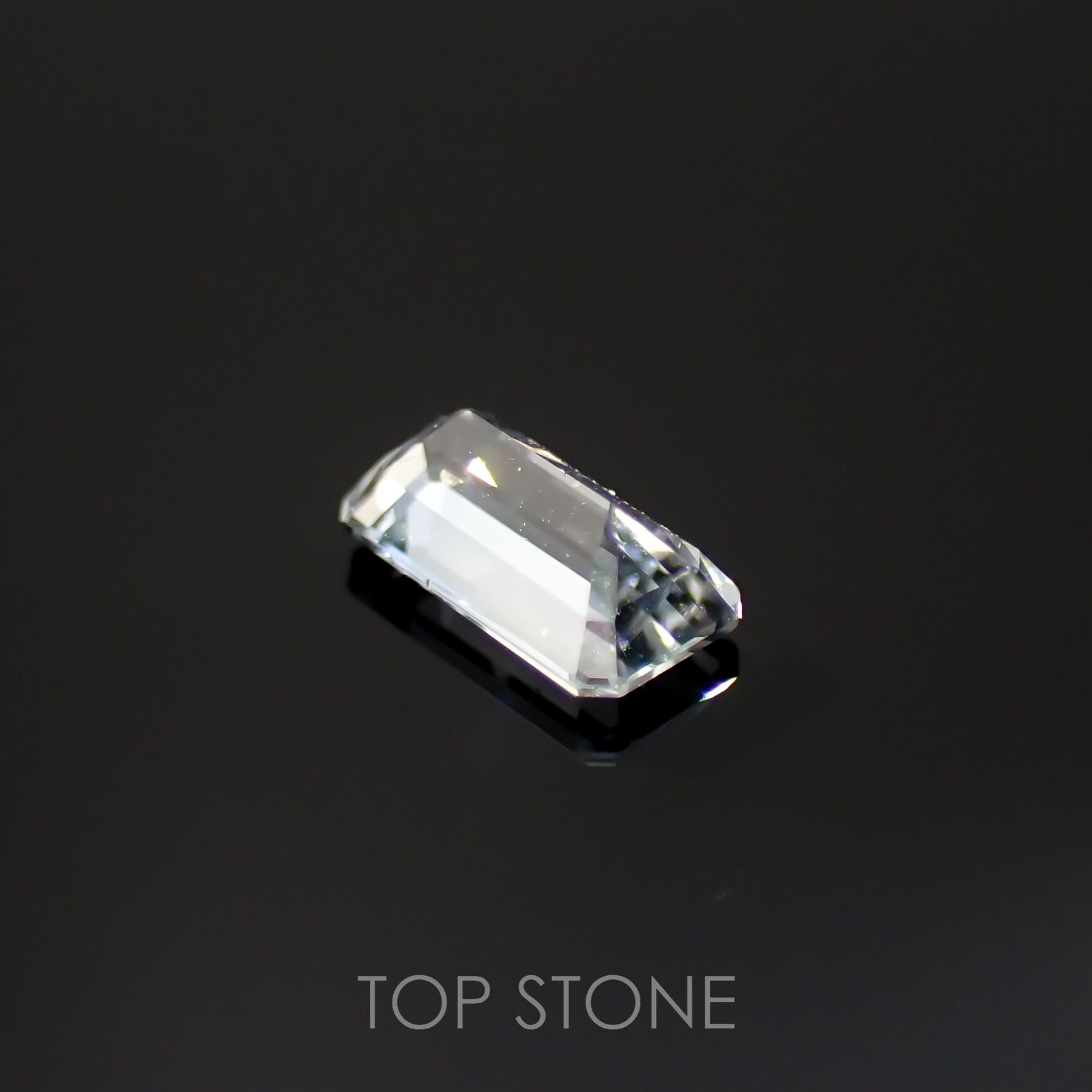 ジェレメジェバイト(宝石名エレメジェバイト)ナミビア産 0.37ct 識別済[220616313]5.7x3mm前後