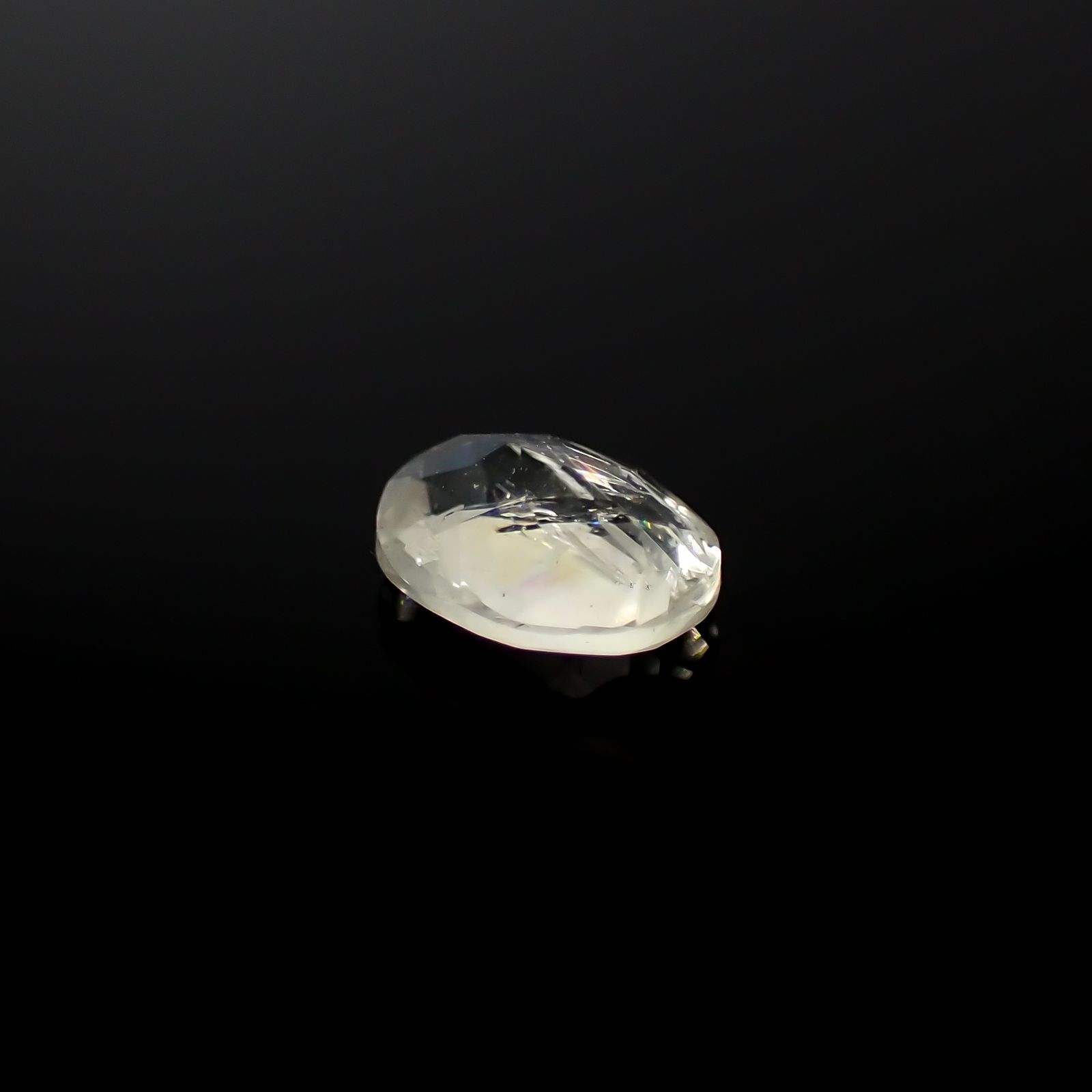リューサイト 遊色効果あり(宝石名リューサイト)イタリア産 0.25ct 識別済[240628416]5x3.9mm前後