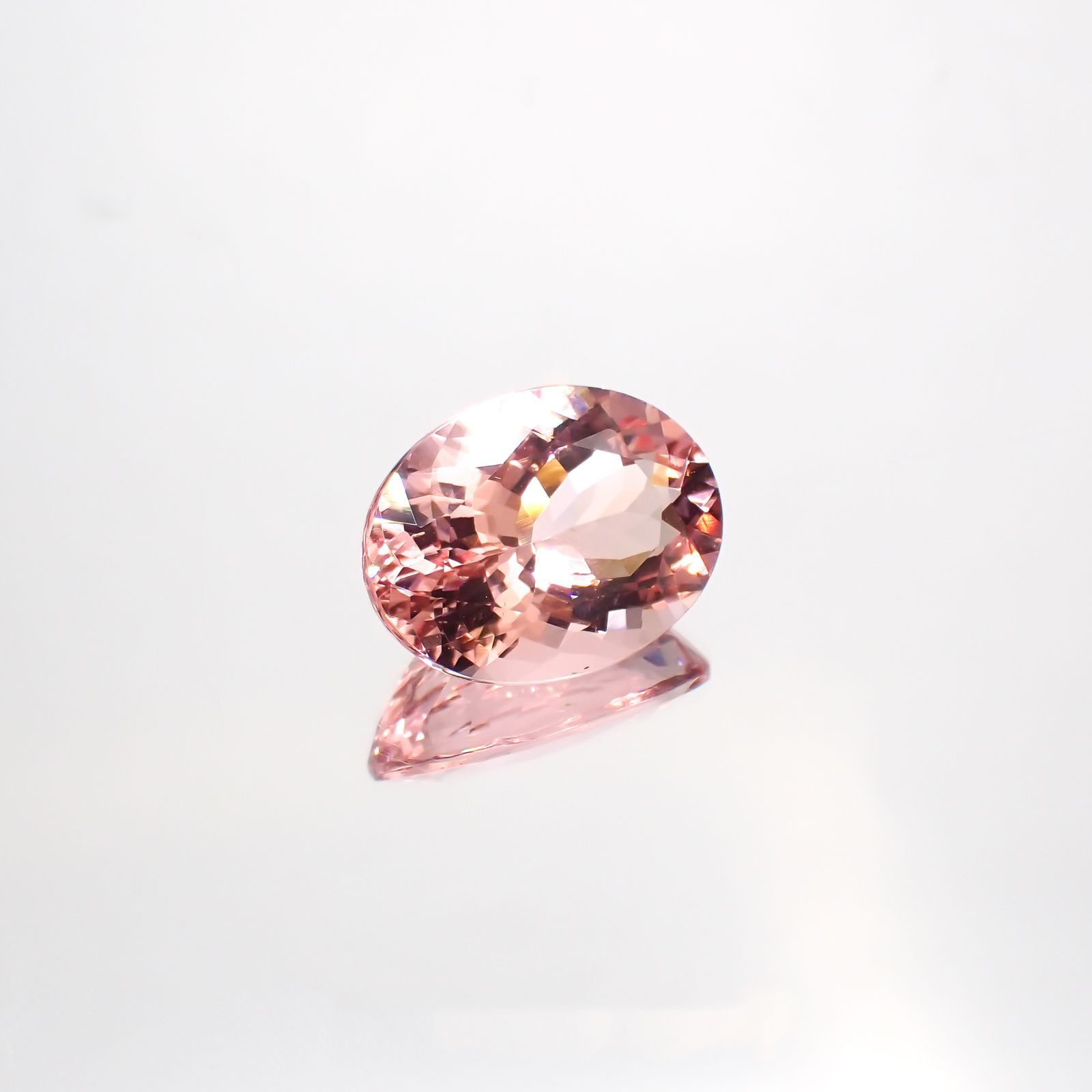 モルガナイト(宝石名モルガナイト)ナイジェリア産 9.465ct ソ付(彩珠)[220114248]16.4x12.3mm前後