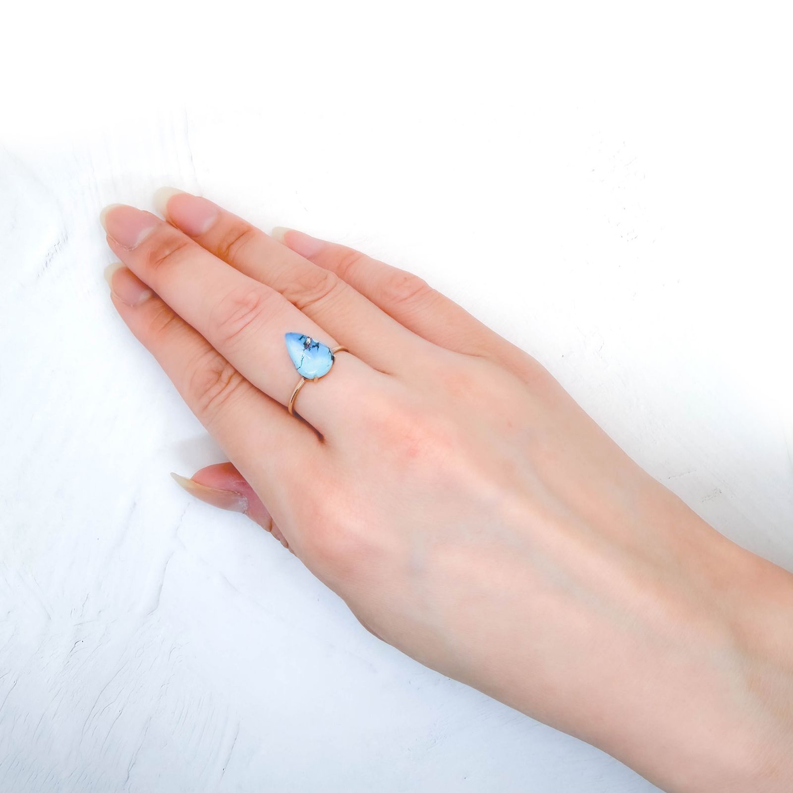 ターコイズ カザフスタン・ゴールデンヒル鉱山産 1.71ct / 11.5x7.9mm前後 [260632396]