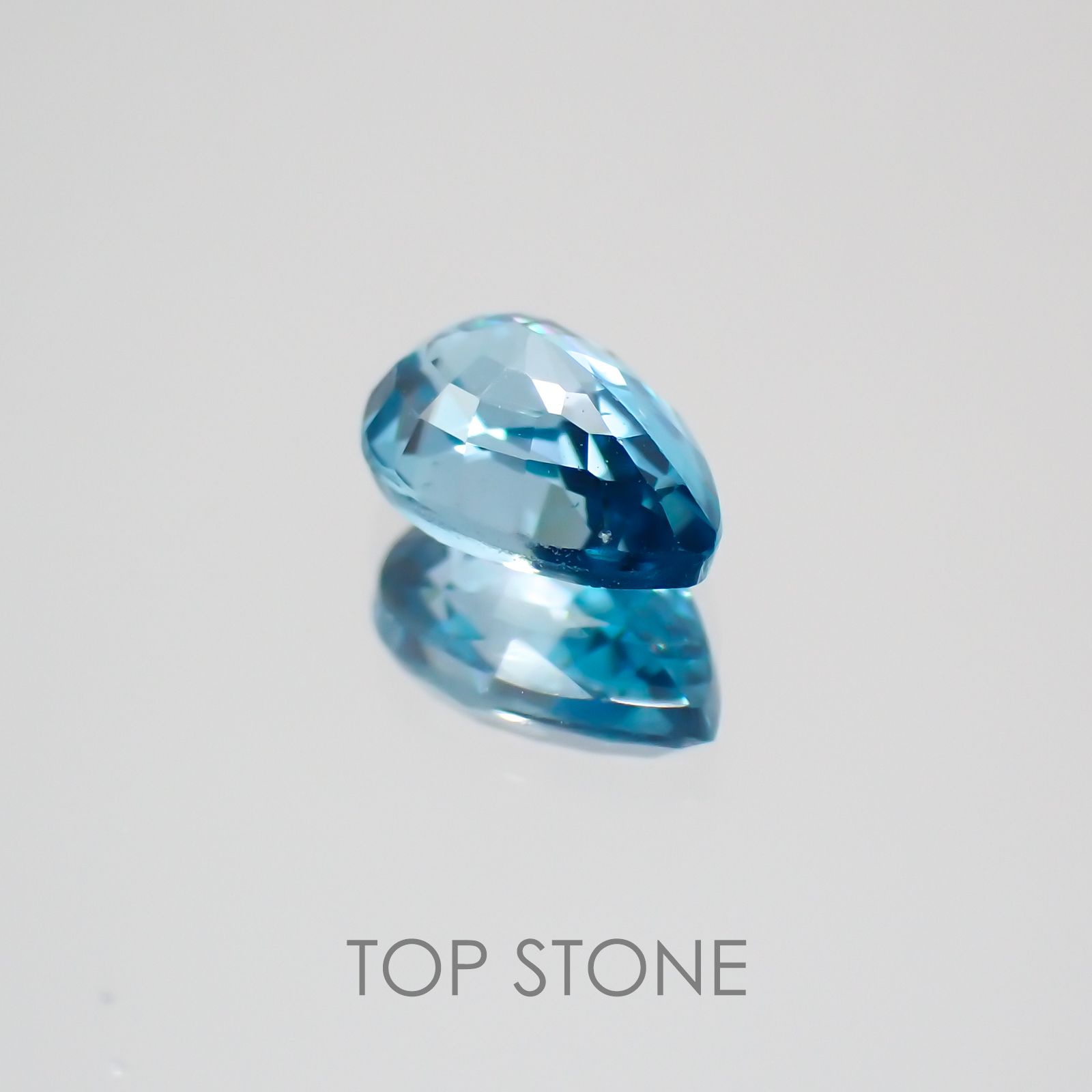 ブルージルコン カンボジア産 ルース 0.73ct[2006311]5.9×4.2mm前後