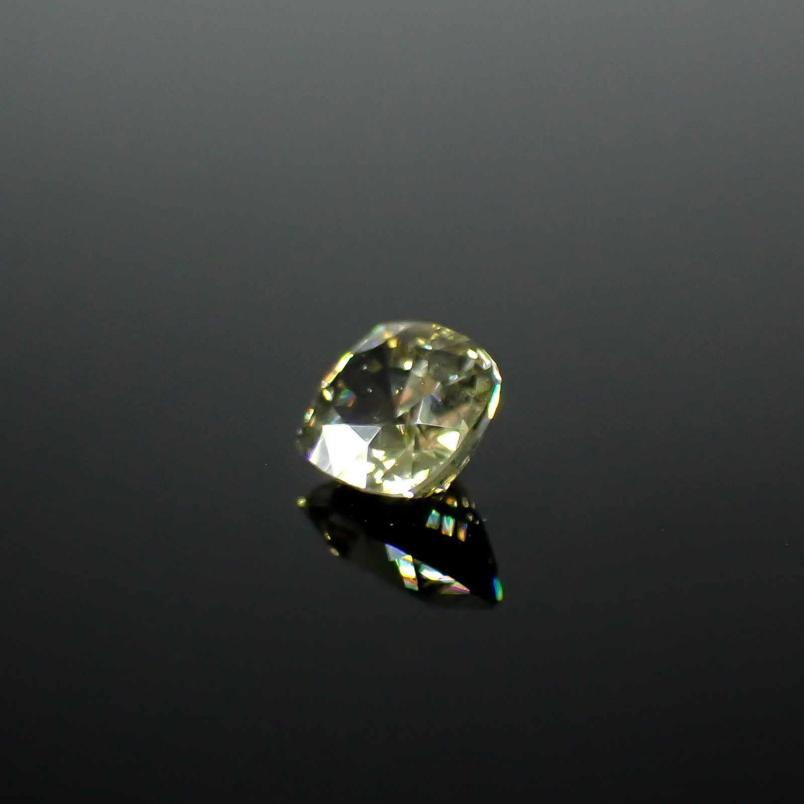 コーネルピン スリランカ産 1.08ct / 6.6x5.7mm前後 [251031238]