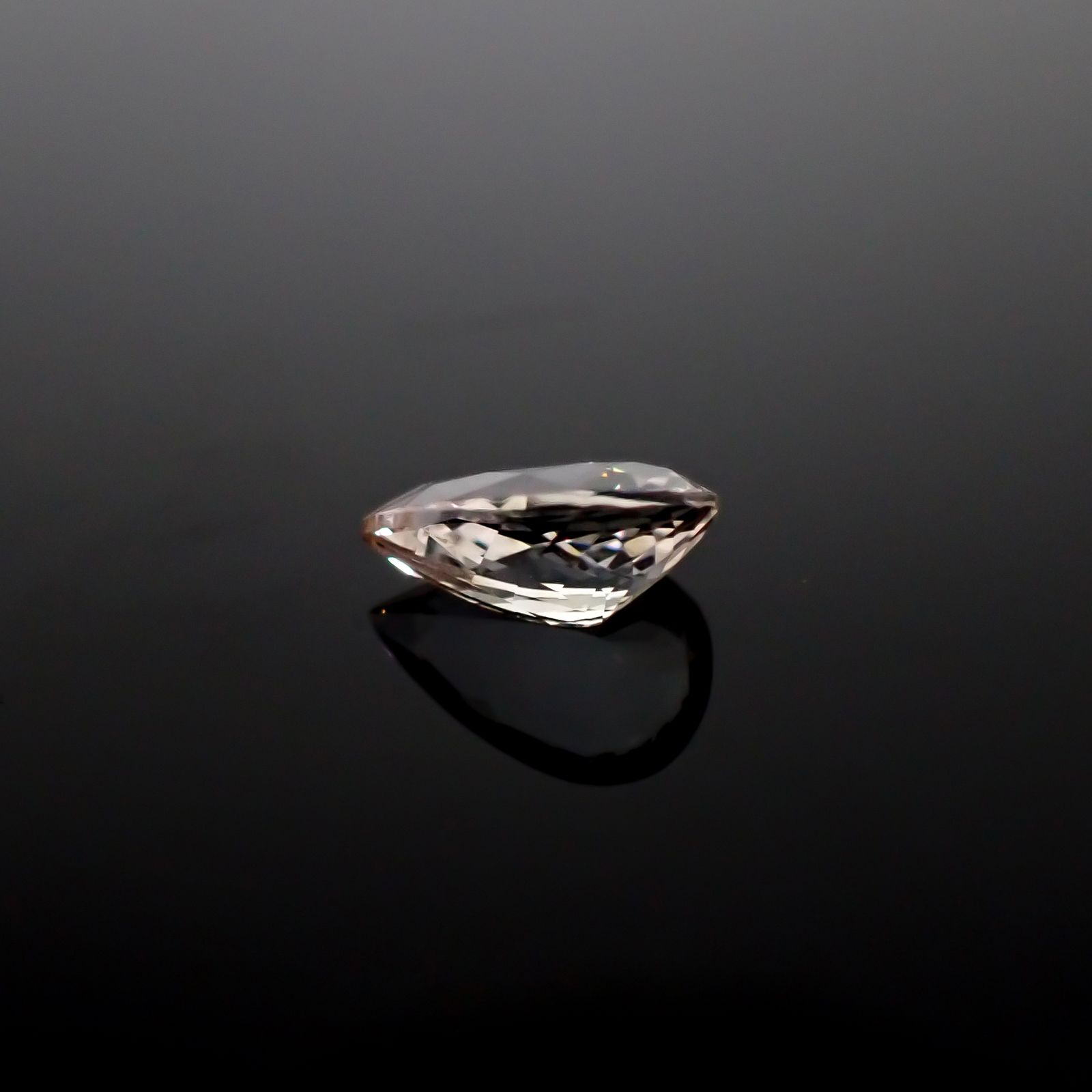ピンクゾイサイト(宝石名ピンク・ゾイサイト)タンザニア産 0.972ct ソ付(彩珠)[241129500]8.1x5.4mm前後