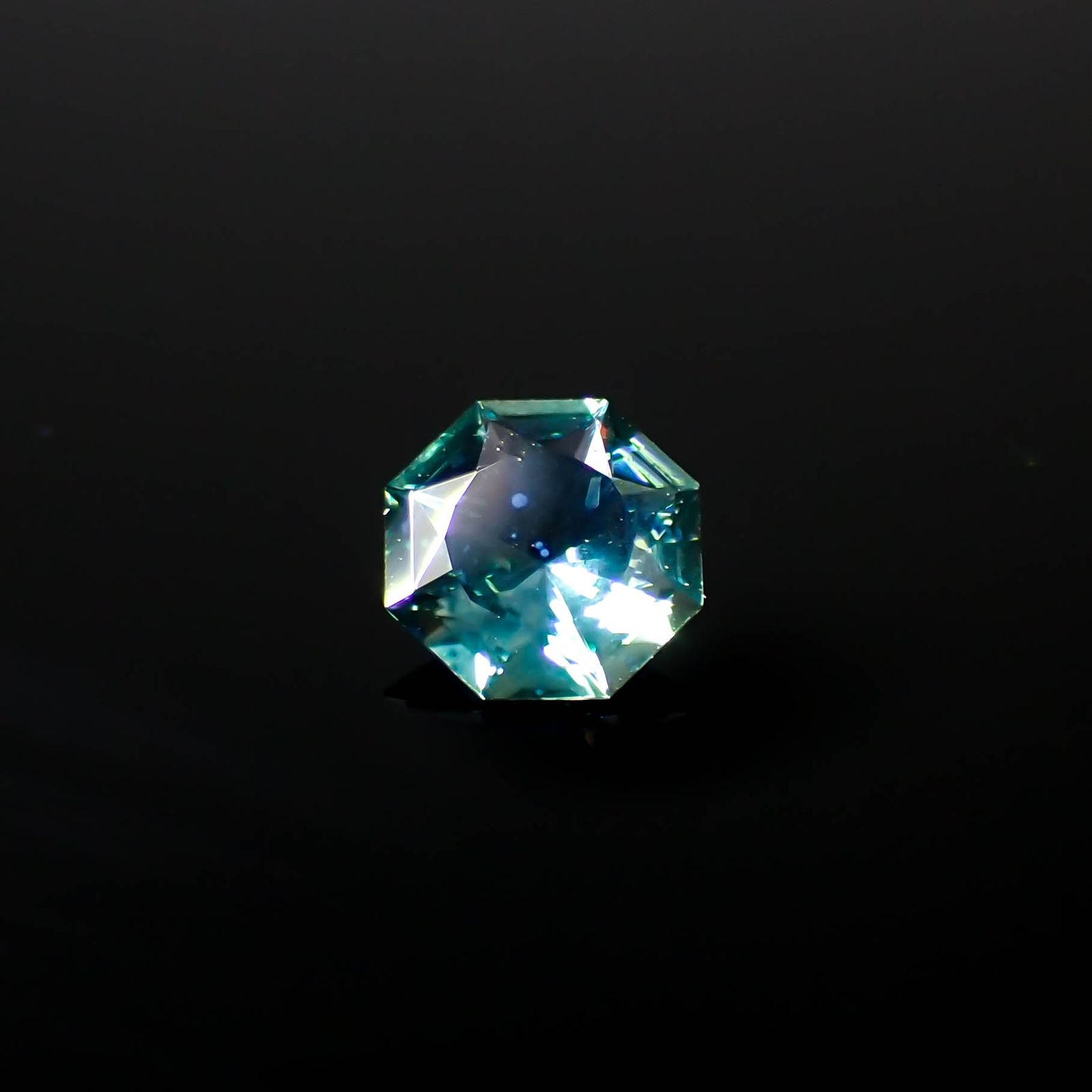 ◇オクタゴンカット◇モンタナサファイア アメリカ・モンタナ州産 0.59ct[240326404]5.5x5.5mm前後