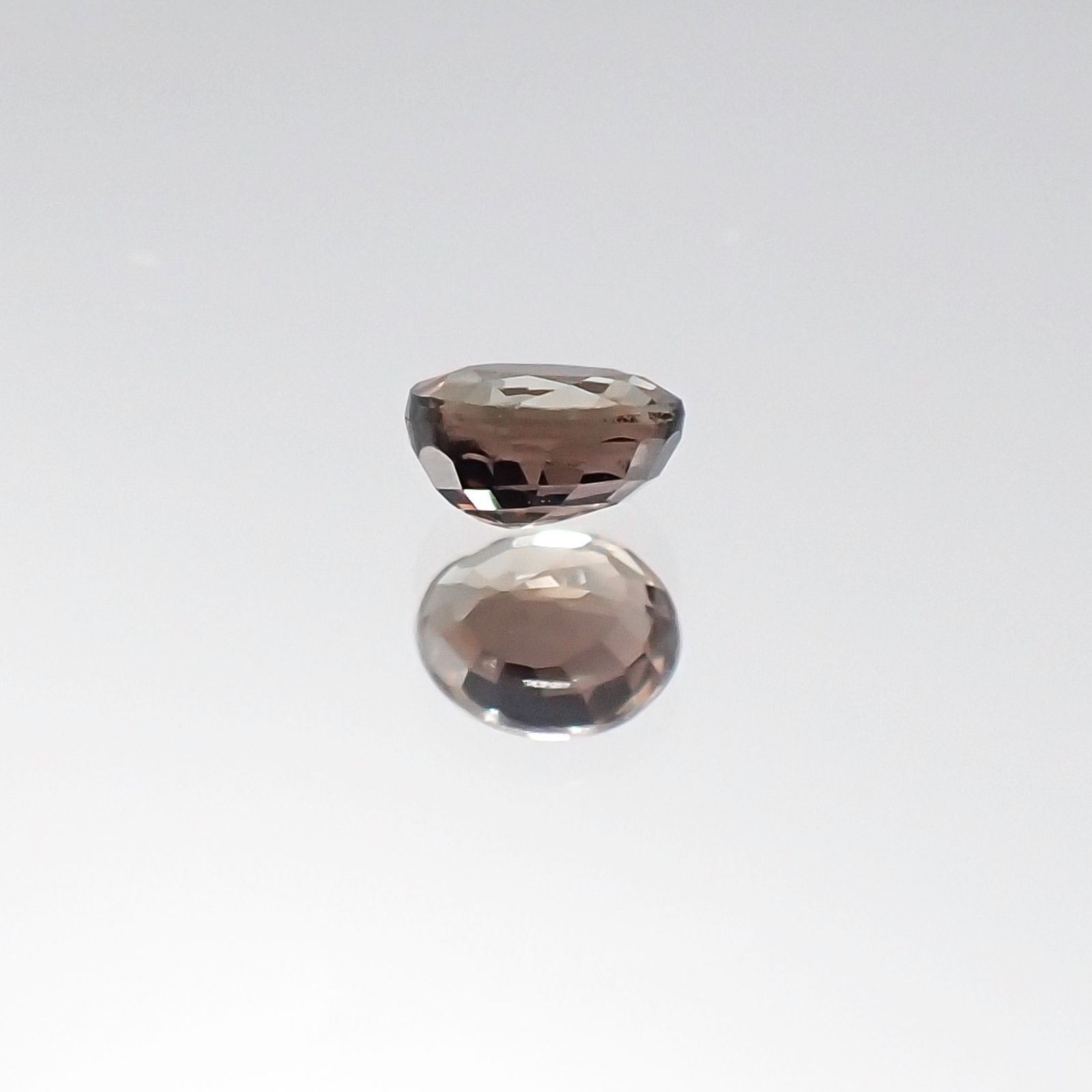 カラーチェンジサファイア 非加熱(宝石名サファイア)タンザニア産 0.38ct 識別済[231023982]4.3x3.5mm前後