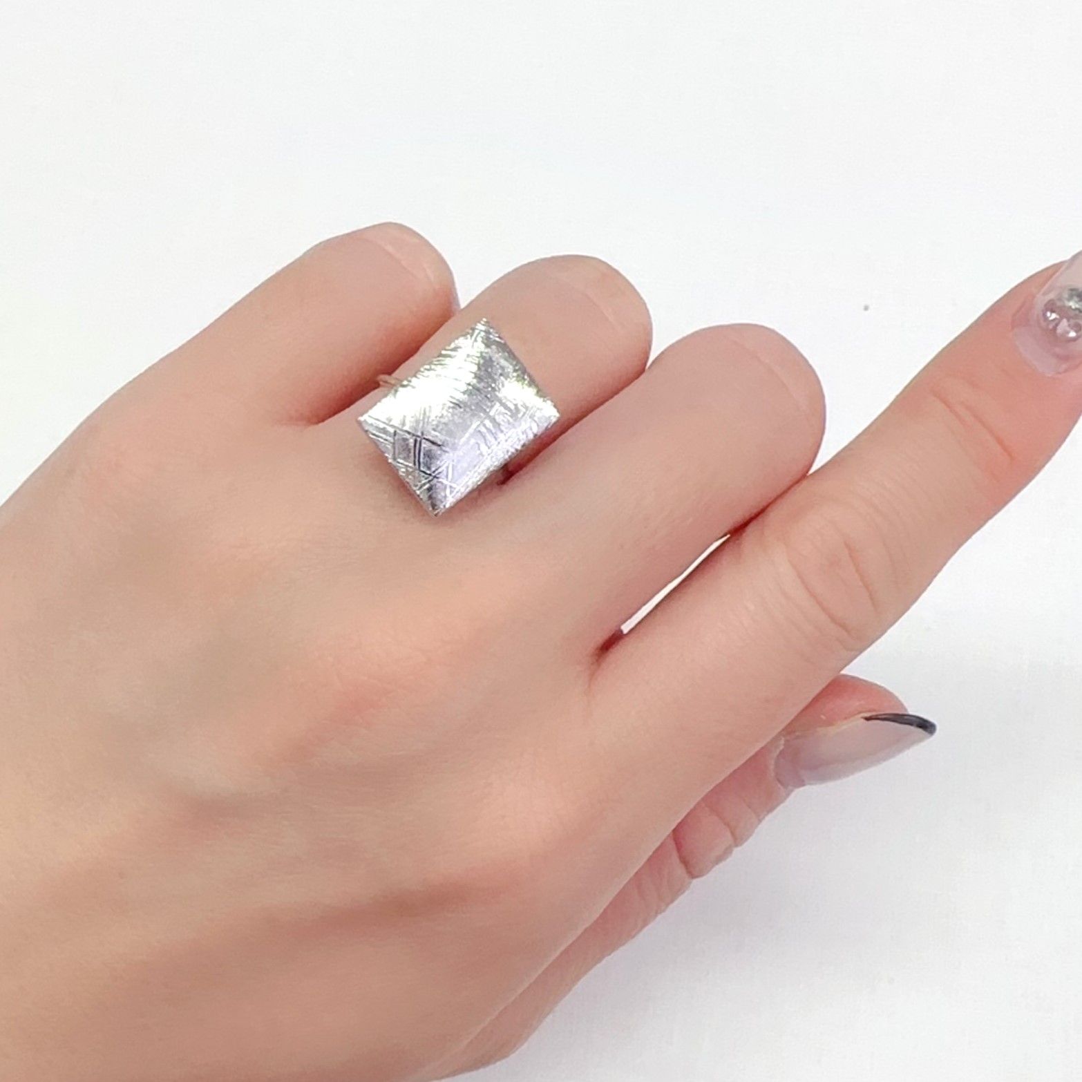 ムオニナルスタ隕石 発見地:スウェーデン 15.65ct[240125787]15.7x11.8mm前後