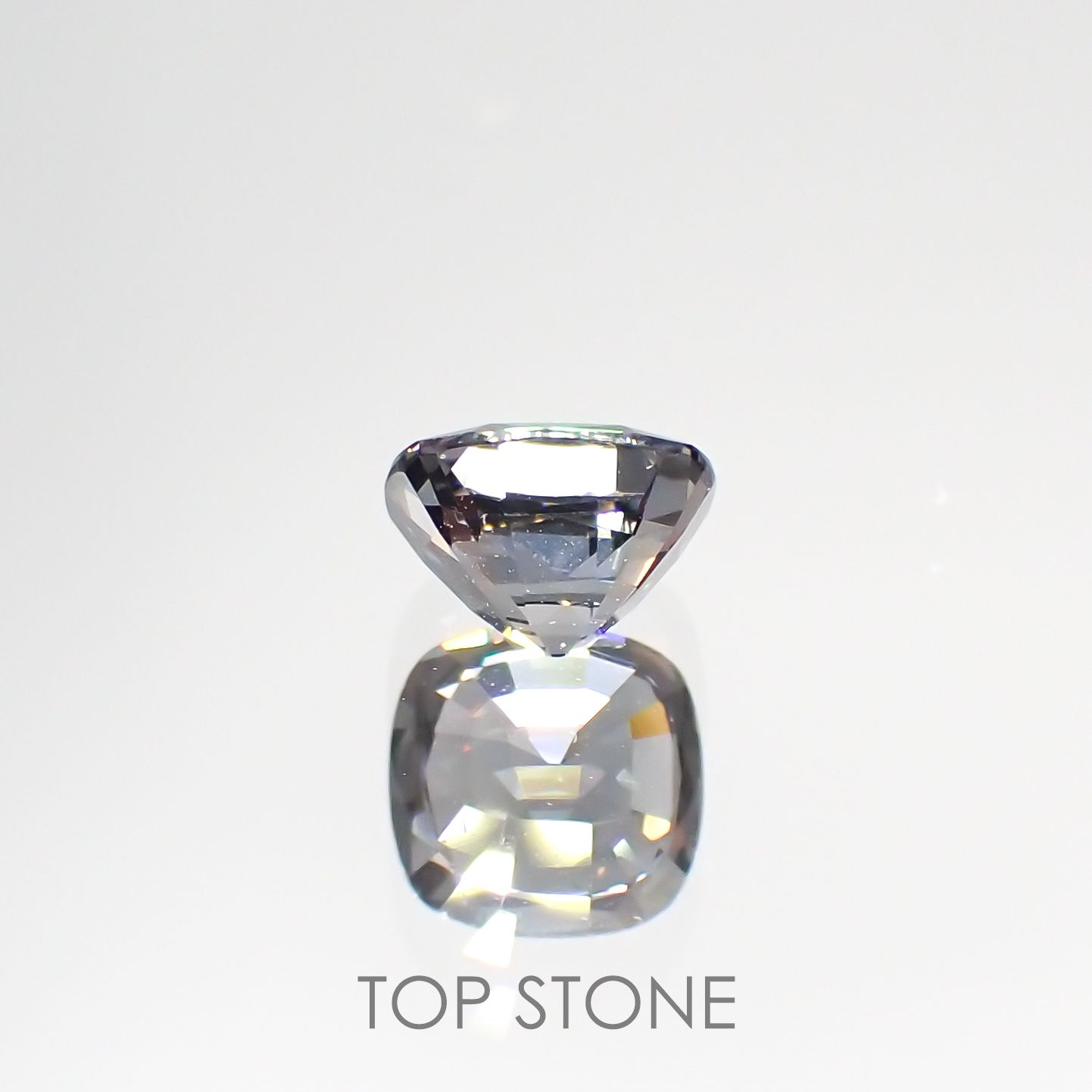 プラチナスピネル(宝石名スピネル) ビルマ産 0.889ct ソ付(彩珠)[210912851]5.5×5.4mm前後