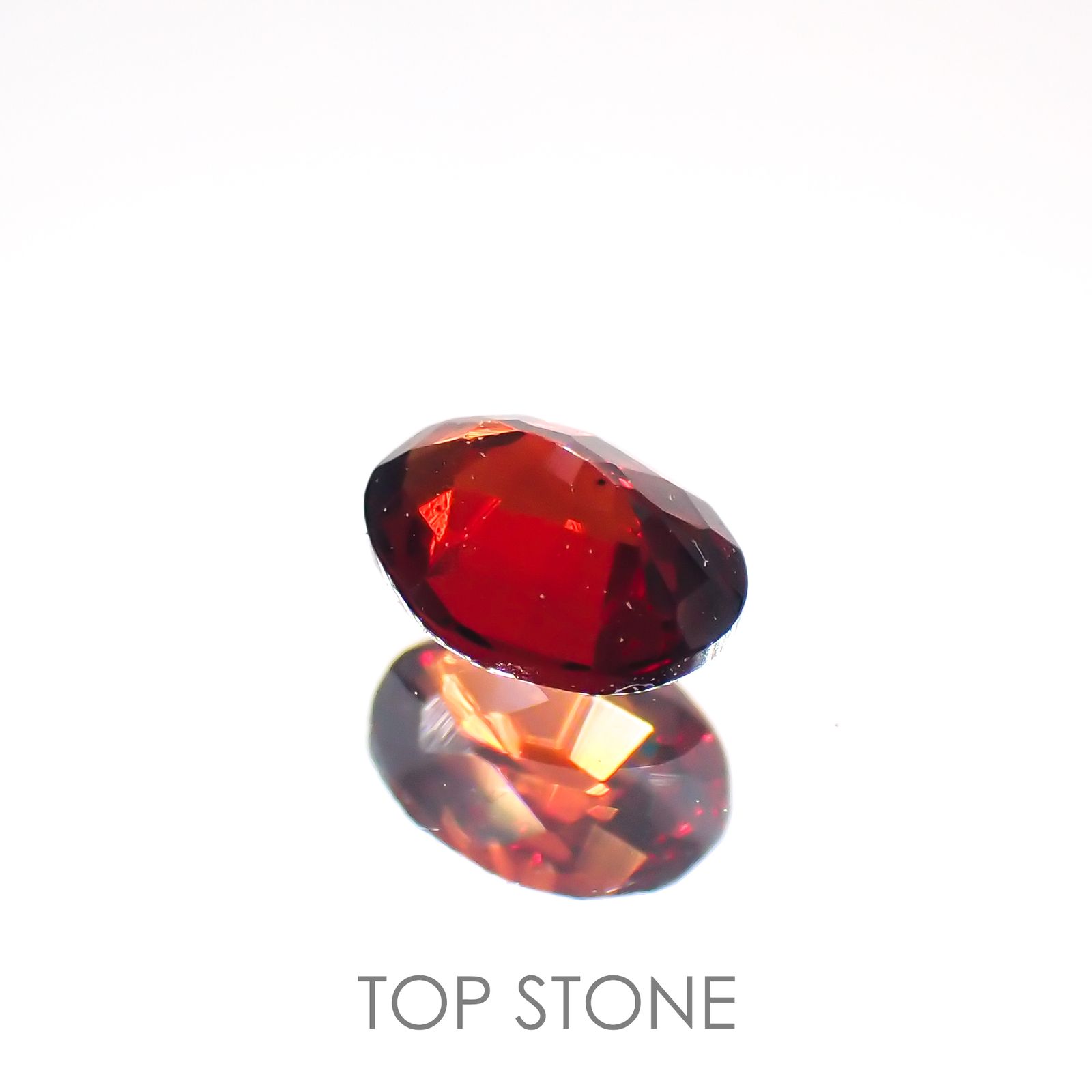 レッドスピネル(宝石名レッド・スピネル)タンザニア産 0.19ct 識別済[220114325]3.8x2.9mm前後