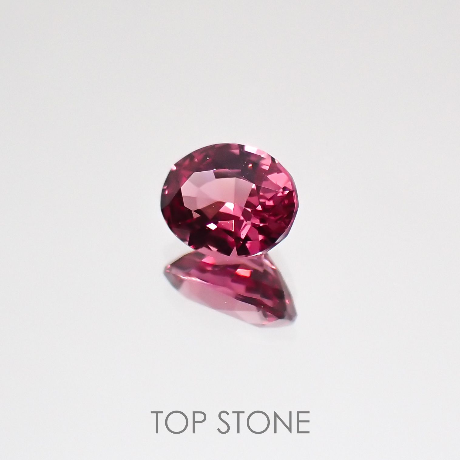 ホットピンクスピネル(宝石名ピンク・スピネル) タンザニア産 0.27ct 識別済[210510851]4.3×3.4mm前後