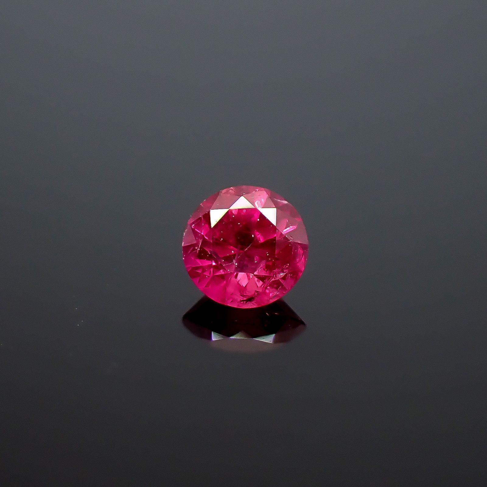 ルビー グリーンランド産 0.13ct / 3x3mm前後 [261033230]