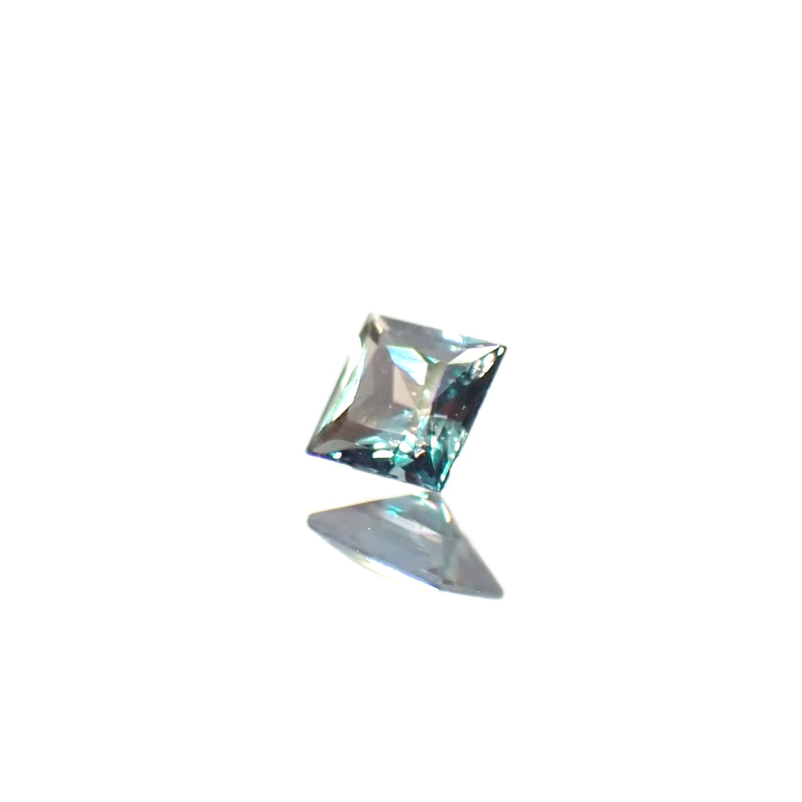 ◇プリンセスカット◇アレキサンドライト ブラジル産/EmeraldMains社製 0.081ct[240527592]2.4x2.4mm前後