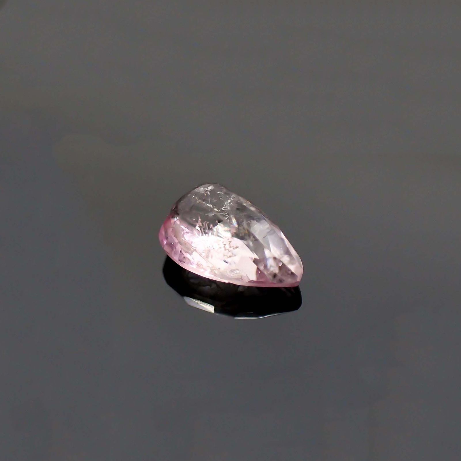 ピンクポードレッタイト(宝石名ピンク・ポードレッタイト)ビルマ産 ソ付(彩珠) 0.690ct / 7.3x5.1mm前後 [260722813]