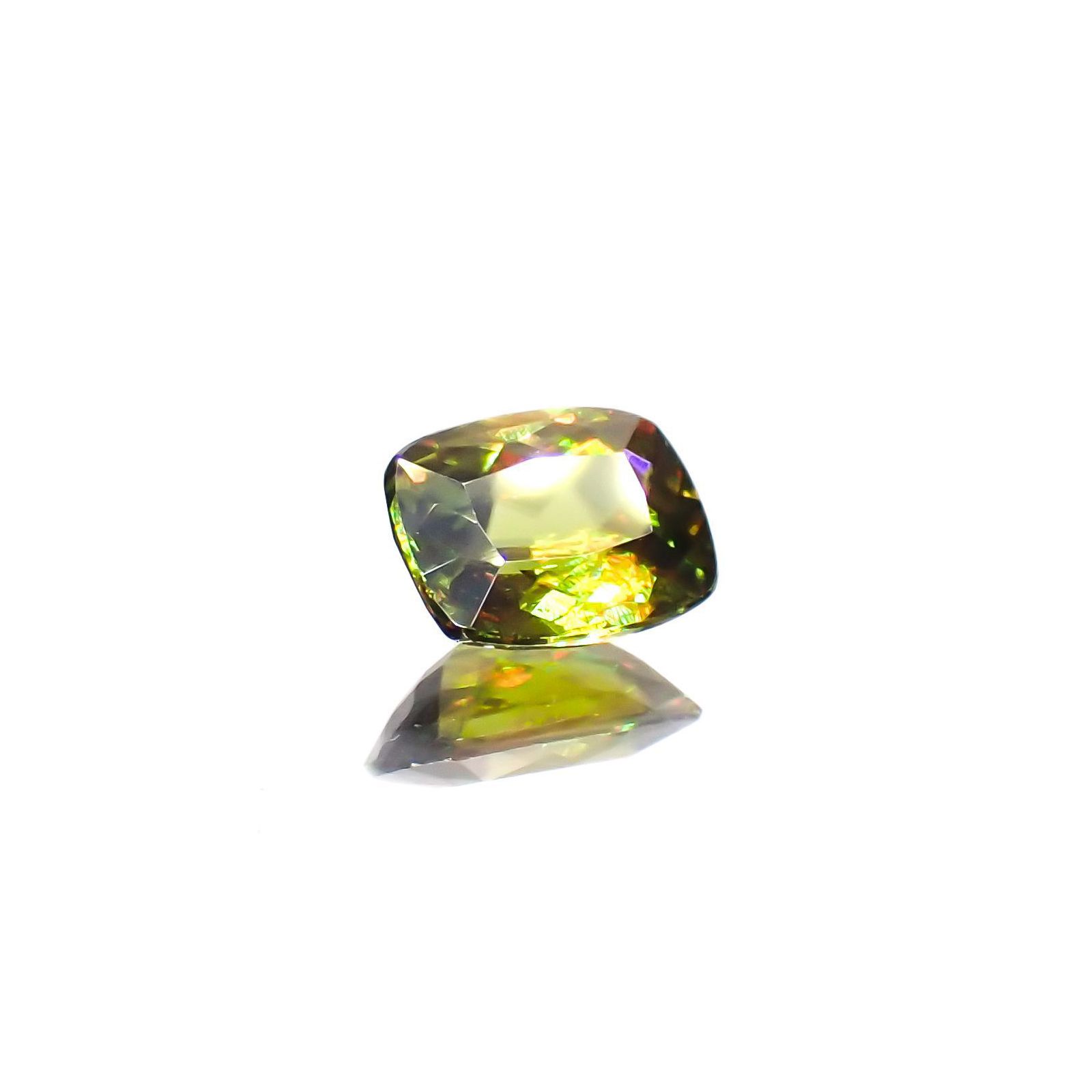 カラーチェンジスフェーン パキスタン産 0.80ct[230120041]6.5x5.1mm前後