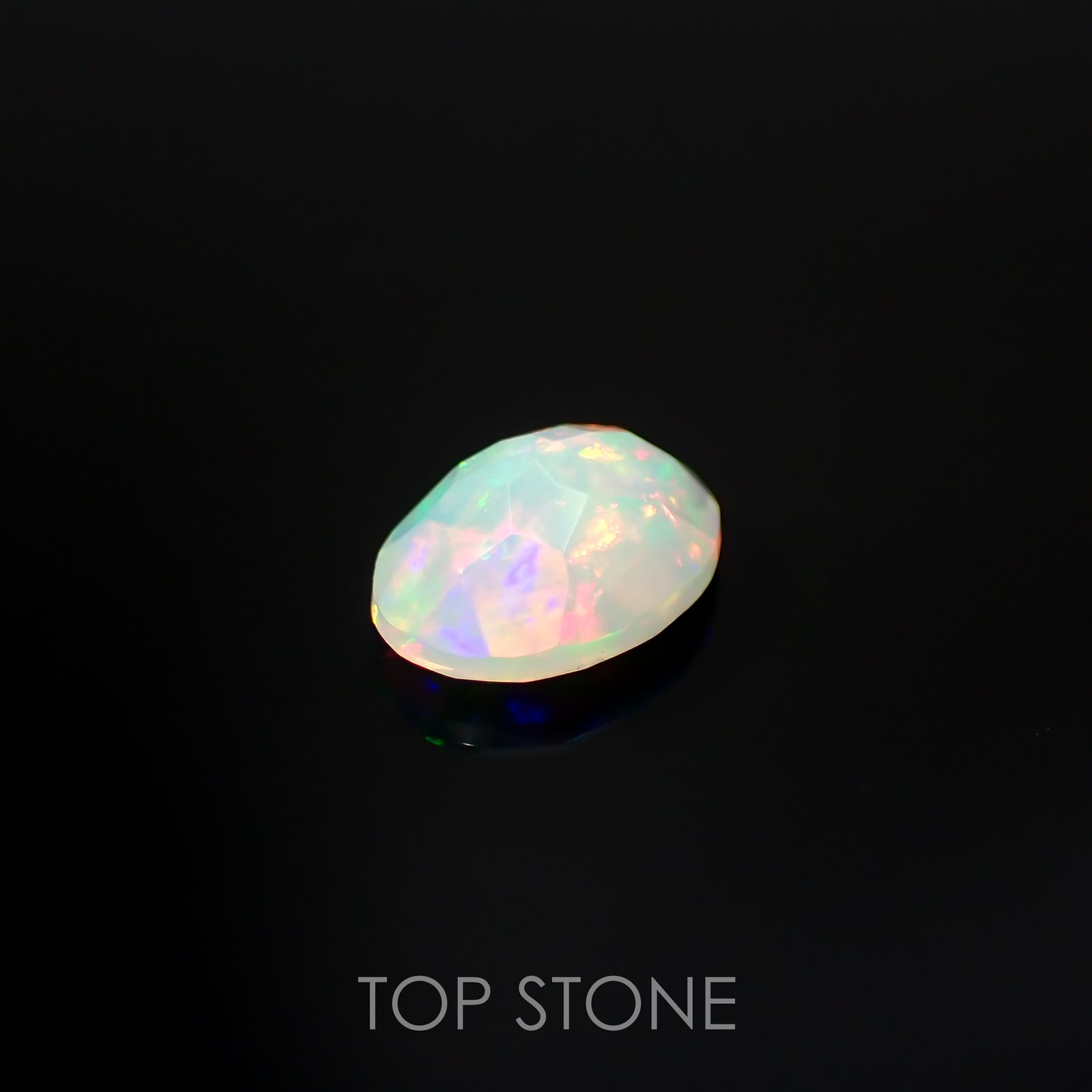 エチオピアオパール(宝石名オパール)エチオピア産 0.66ct 識別済[220114789]8x5.9mm前後