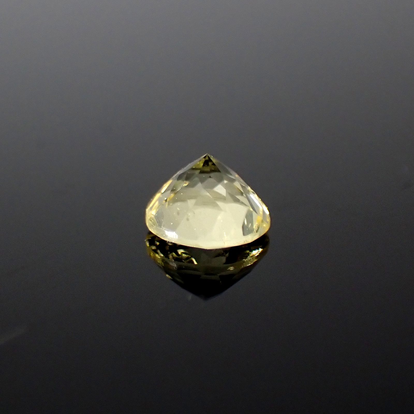 イエローダンビュライト タンザニア産 0.36ct[240125460]4.5x4.5mm前後