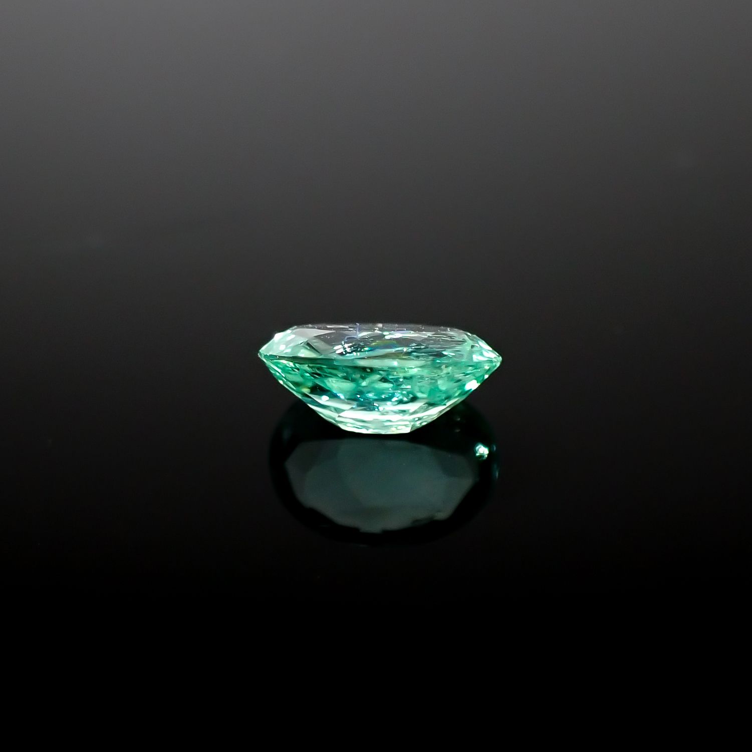 パライバトルマリン(宝石名トルマリン/別名パライバ・トルマリン)ブラジル・キントス鉱山産 0.42ct 識別済[240928719]5.7x4.3mm前後