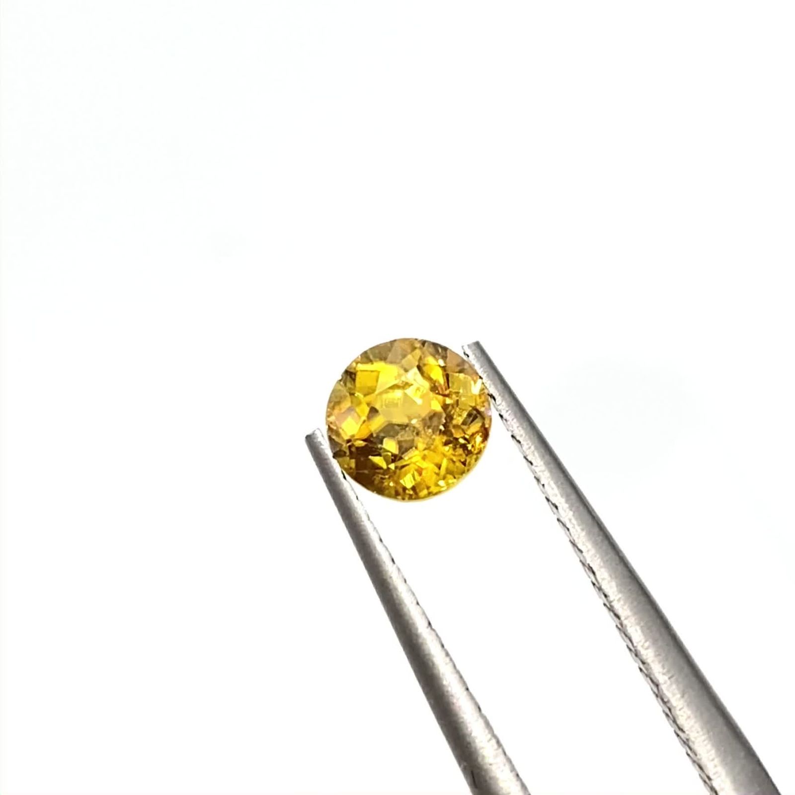 宝石の輝き　ベルフェゴール　SSP ゴールデンスフェーン(宝石名スフェーン)マダガスカル産 0.69ct 識別済