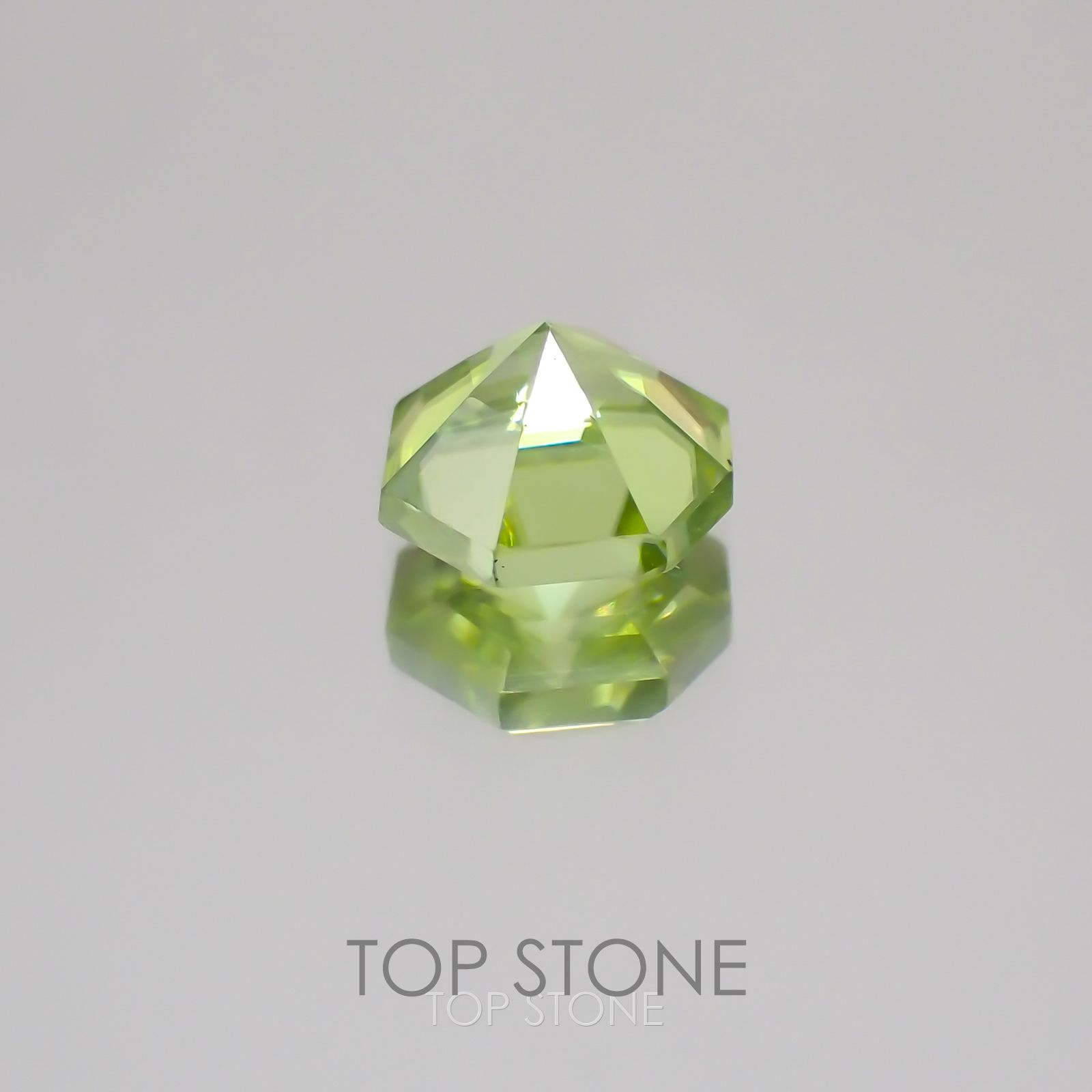 ◇オクタゴンカット◇ スフェーン  マダガスカル産 ルース 0.63ct[21019420]5×5mm前後