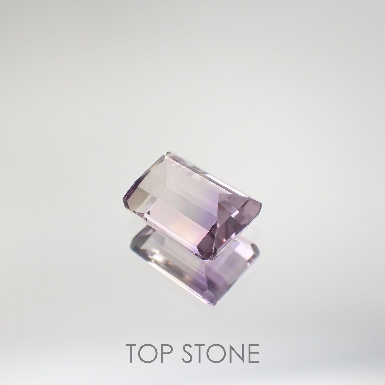 アワーグラスアメジスト(宝石名バイカラー・クォーツ) モロッコ産 1.11ct 識別済[210812320]7.2×5.2mm前後