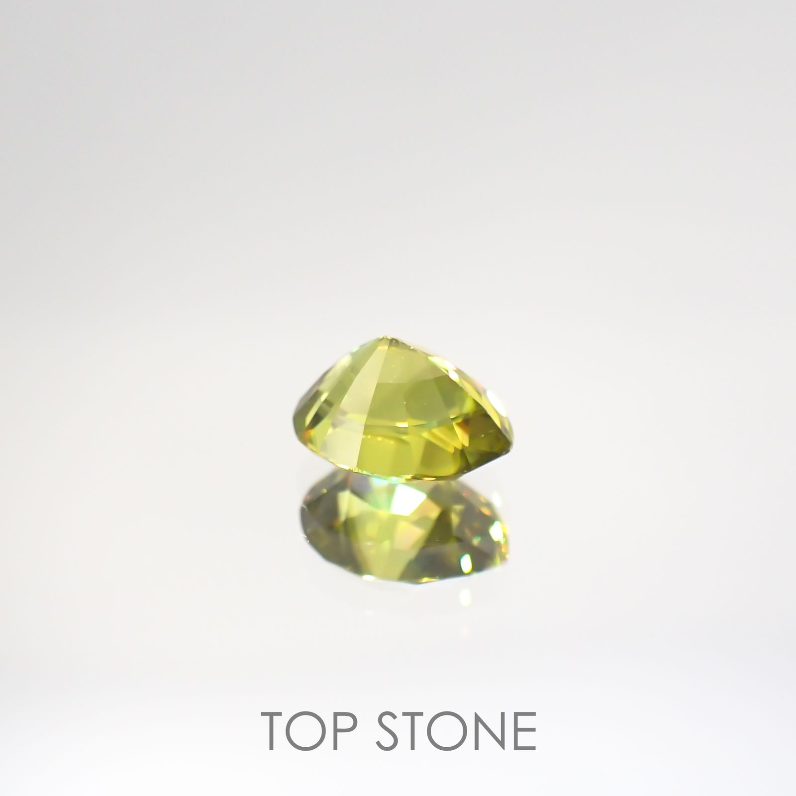 スフェーン マダガスカル産 ルース 2.06ct[210712175]8.6×7mm前後