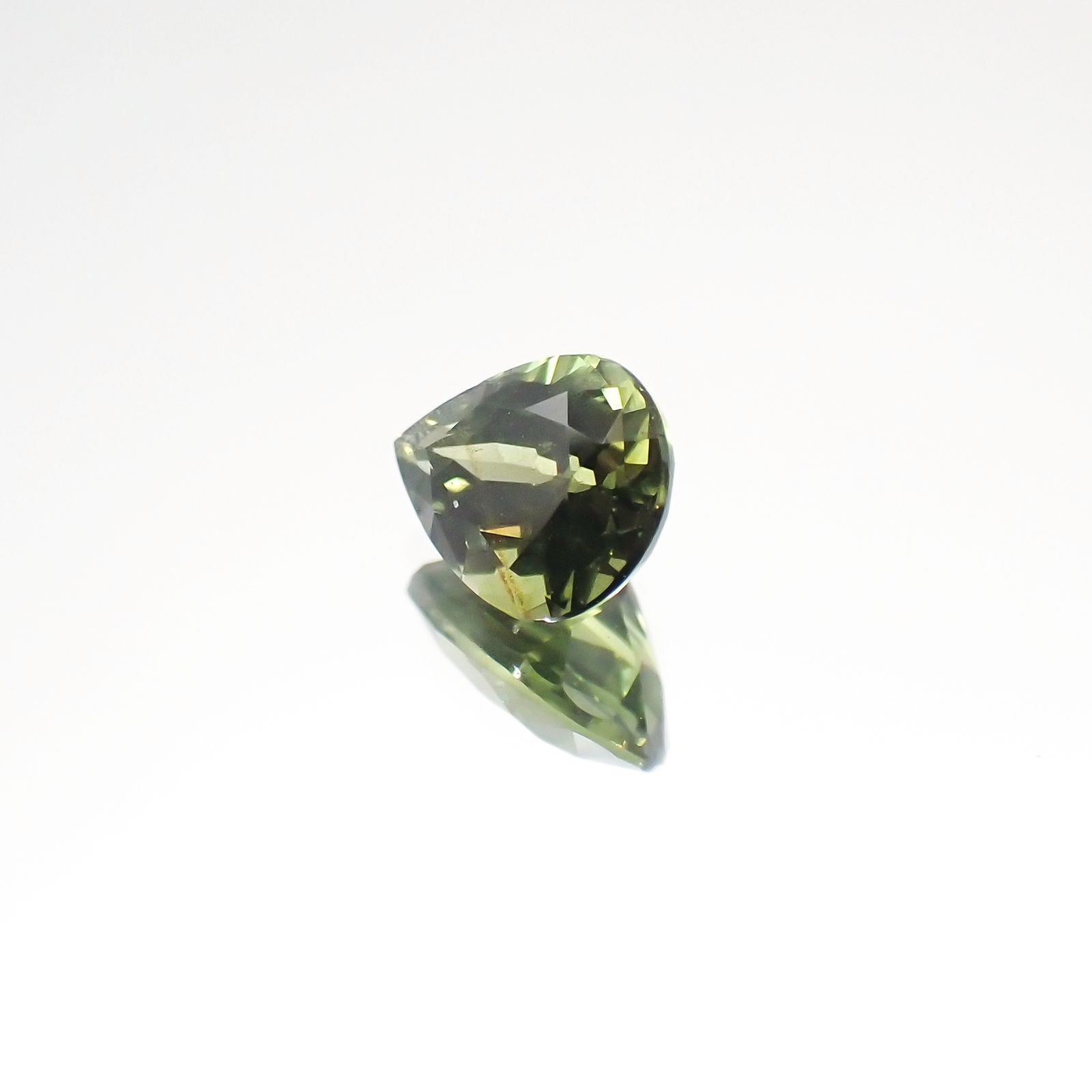 ゴールドシーンサファイア 非加熱(宝石名シーン・サファイア)ケニア産 0.89ct 識別済[231124074]6.6x5.1mm前後