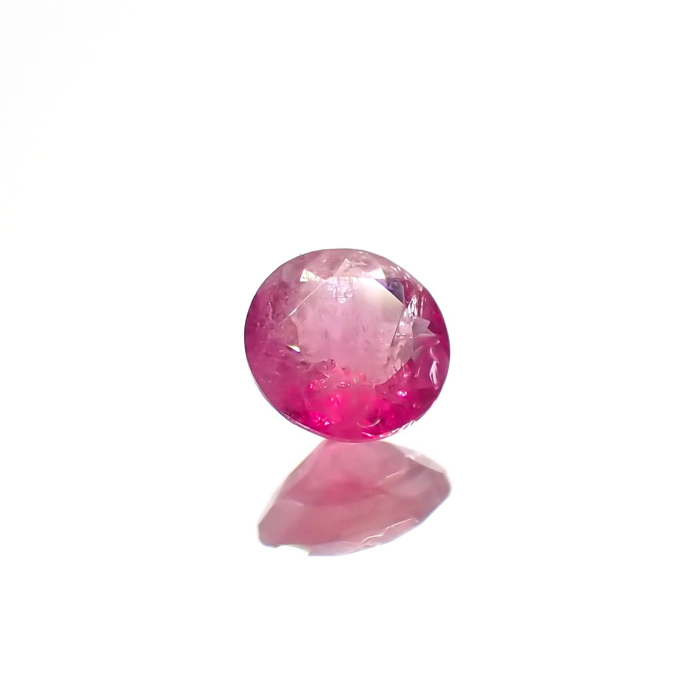 レッドベリル(宝石名レッド・ベリル/ピンク・ベリル)アメリカ・ユタ州産 0.12ct 識別済[220716759]3.4x3.4mm前後