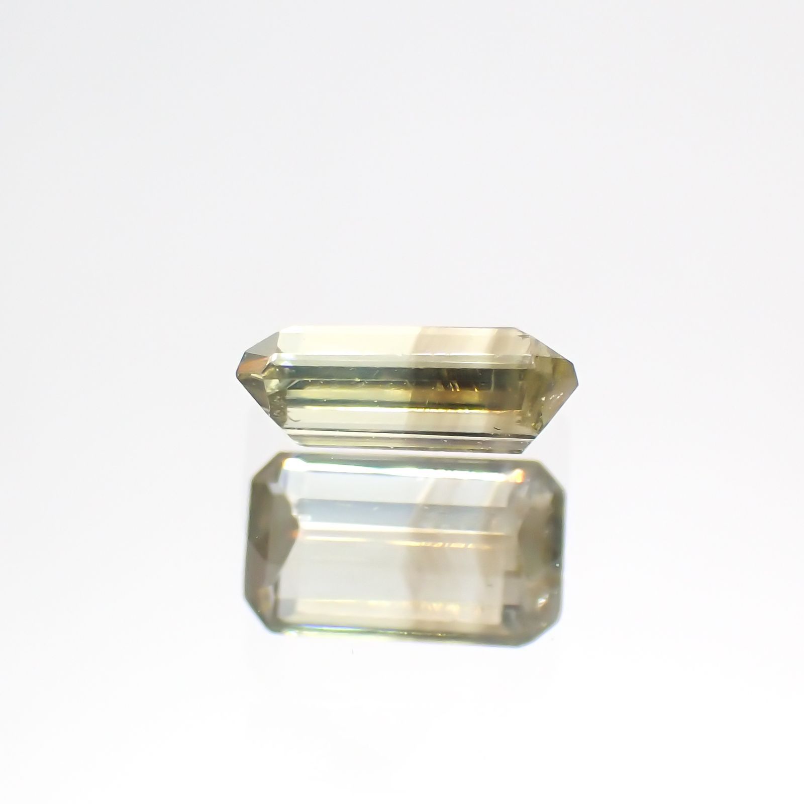 カラーバンドクリソベリル(宝石名クリソベリル)マダガスカル産 0.56ct 識別済[220114194]6.2x3.6mm前後