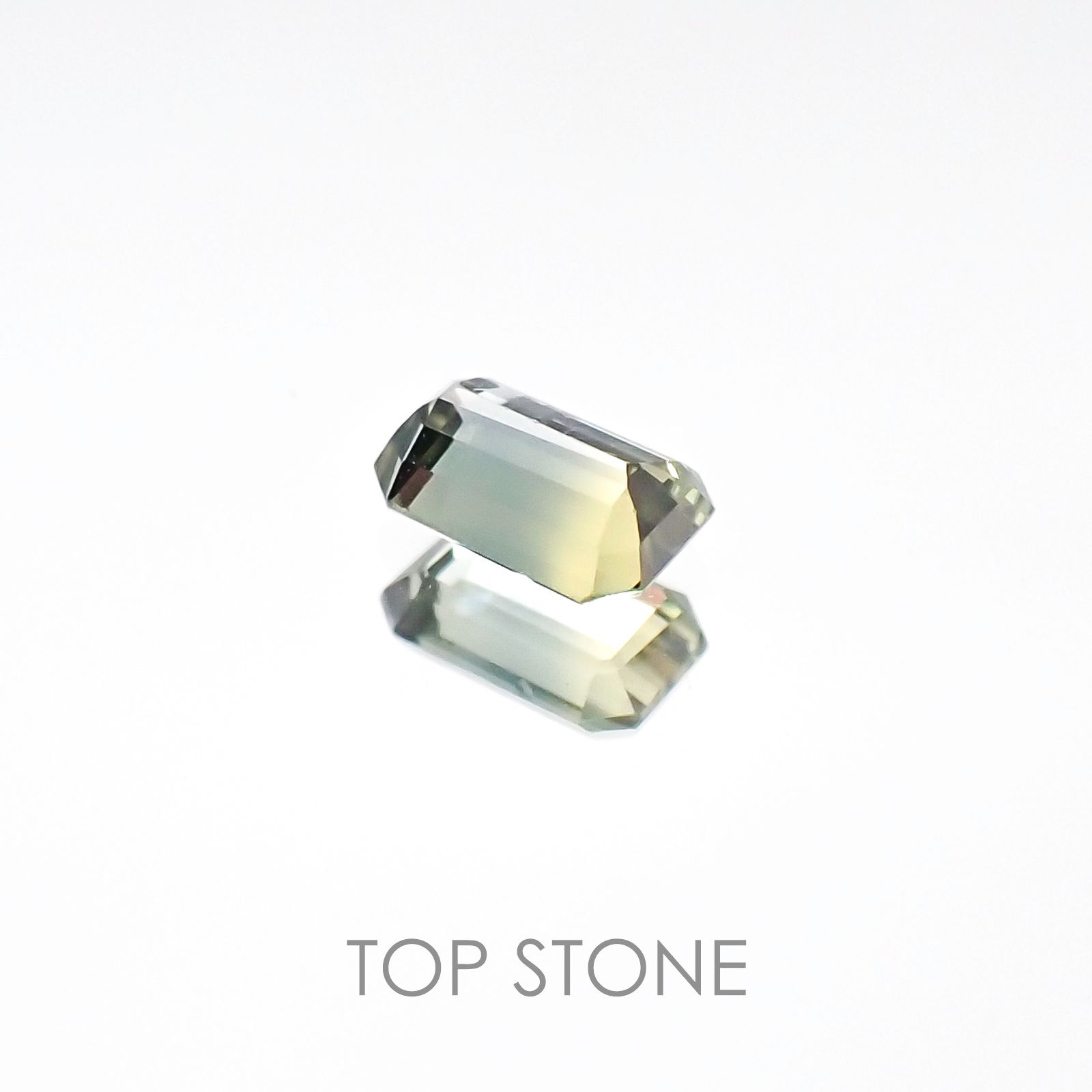 バイカラーサファイア タンザニア産 ルース 0.24ct[20106687]4.1×2.8mm前後