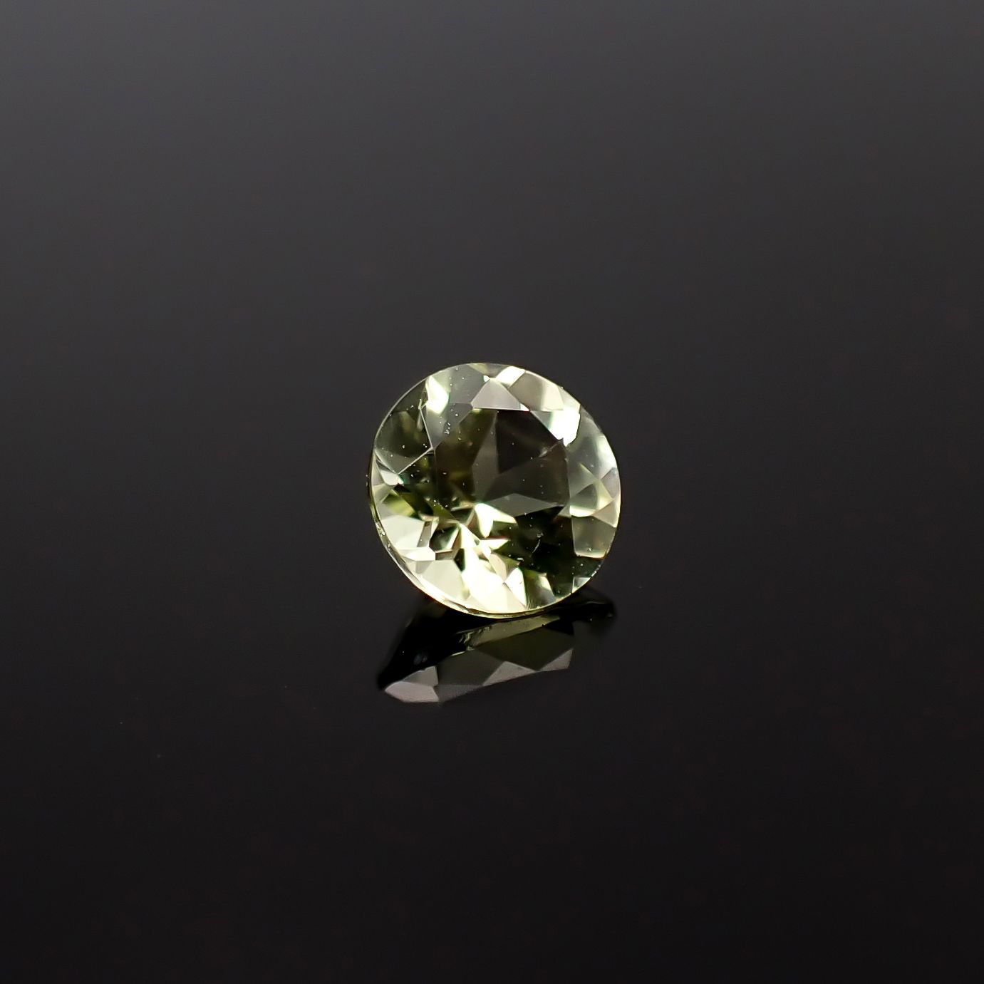 モンテブラサイト(宝石名モンテブラサイト)マダガスカル産 0.46ct 識別済[241229656]5x5mm前後
