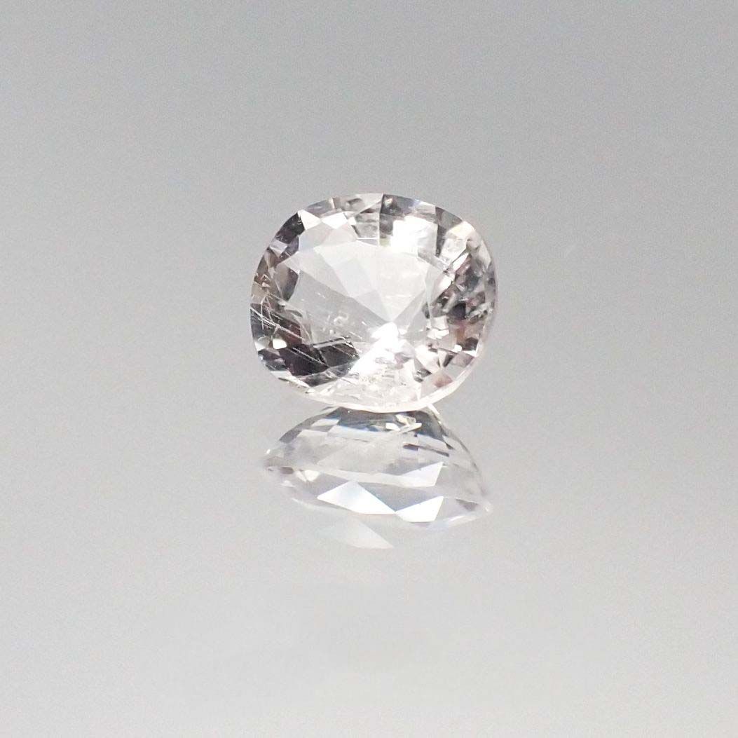 ポードレッタイト カラーレス(宝石名ホワイト・ポードレッタイト)ビルマ産 0.515ct ソ付(彩珠)[230722817]5.7x5.1mm前後