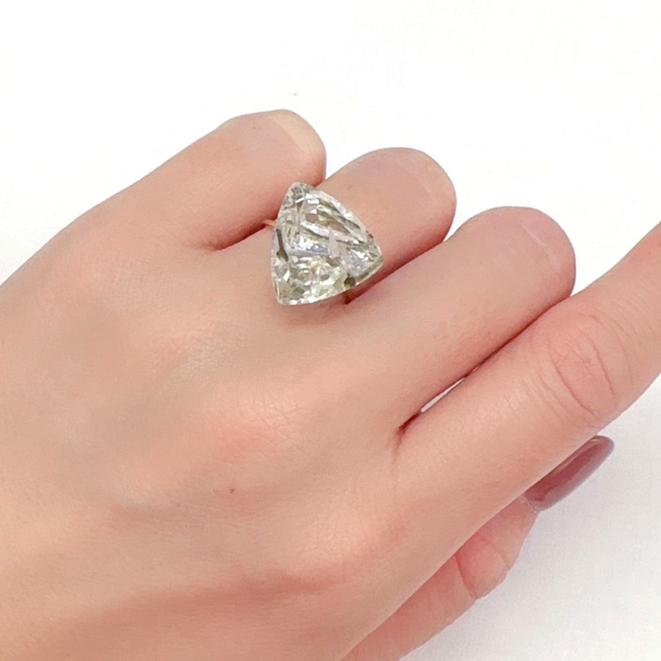 アパタイトイントパーズ(宝石名アパタイト イン トパーズ)ブラジル産 13.87ct 識別済[240225929]15.5x15.2mm前後