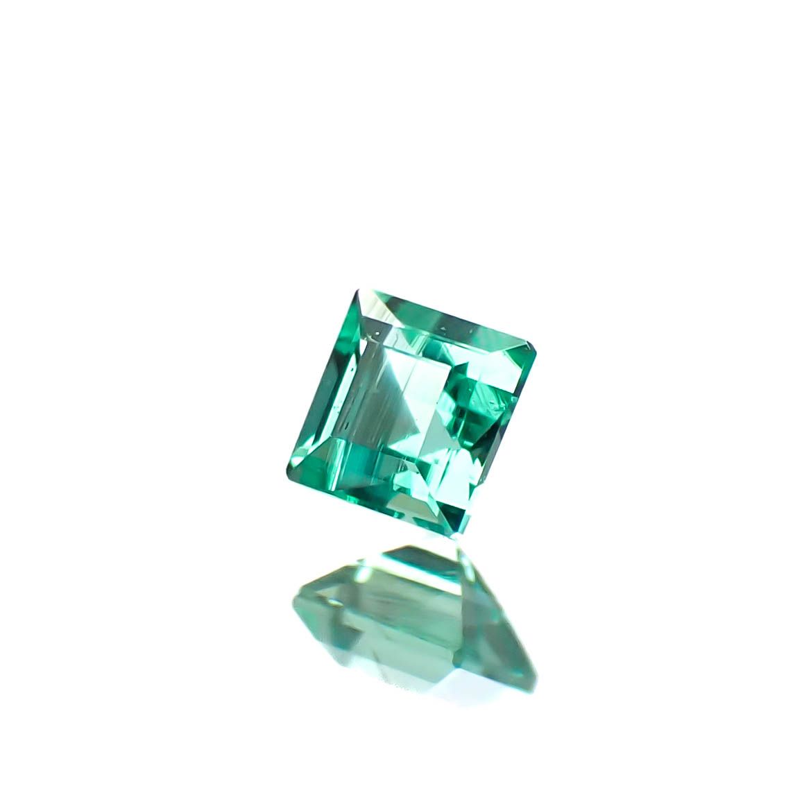 ノンオイルエメラルド ロシア産 0.041ct [250330106]2x2mm前後