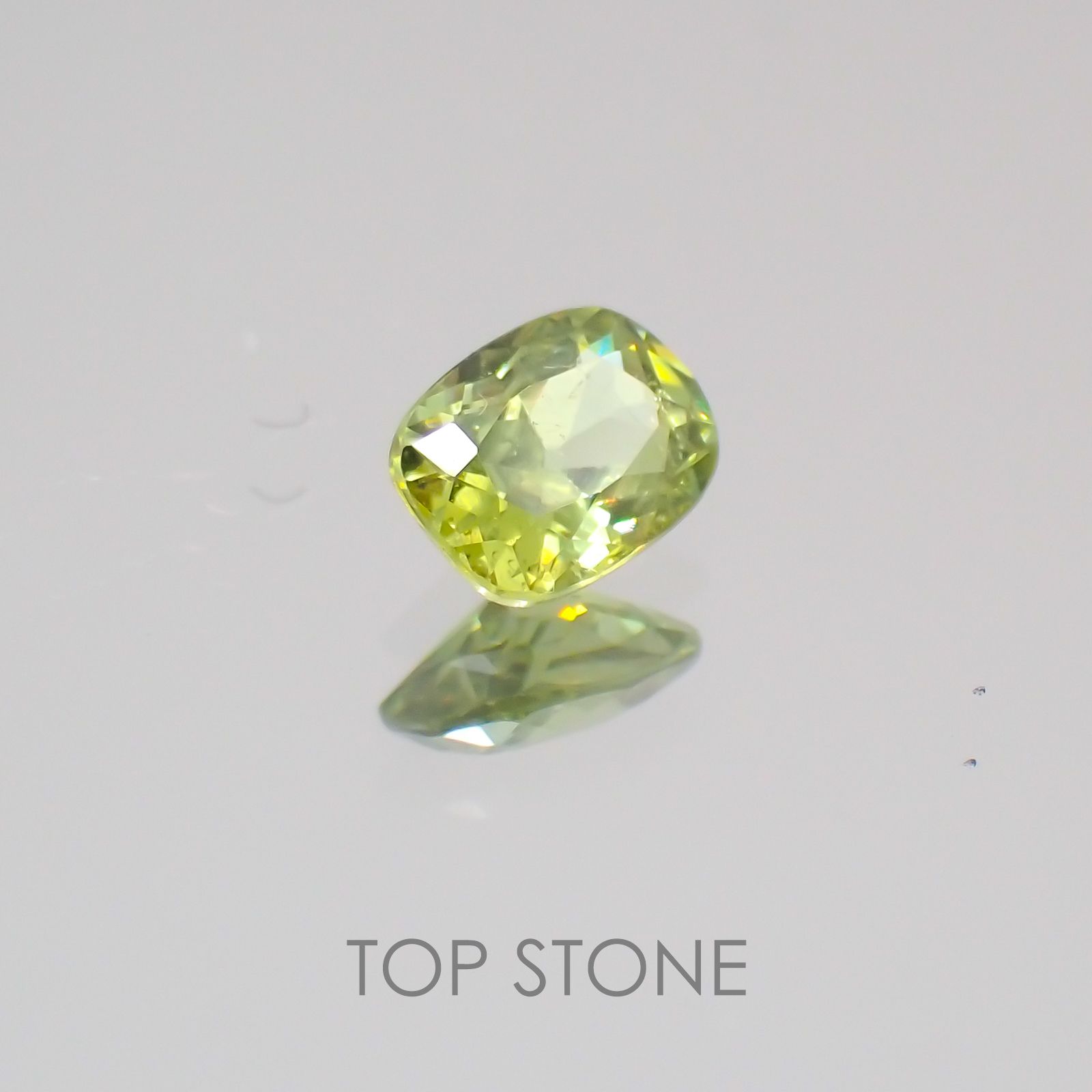デマントイドガーネット(宝石名デマントイド・ガーネット) ナミビア産 0.18ct 識別済[21059884]3.9×2.9mm前後