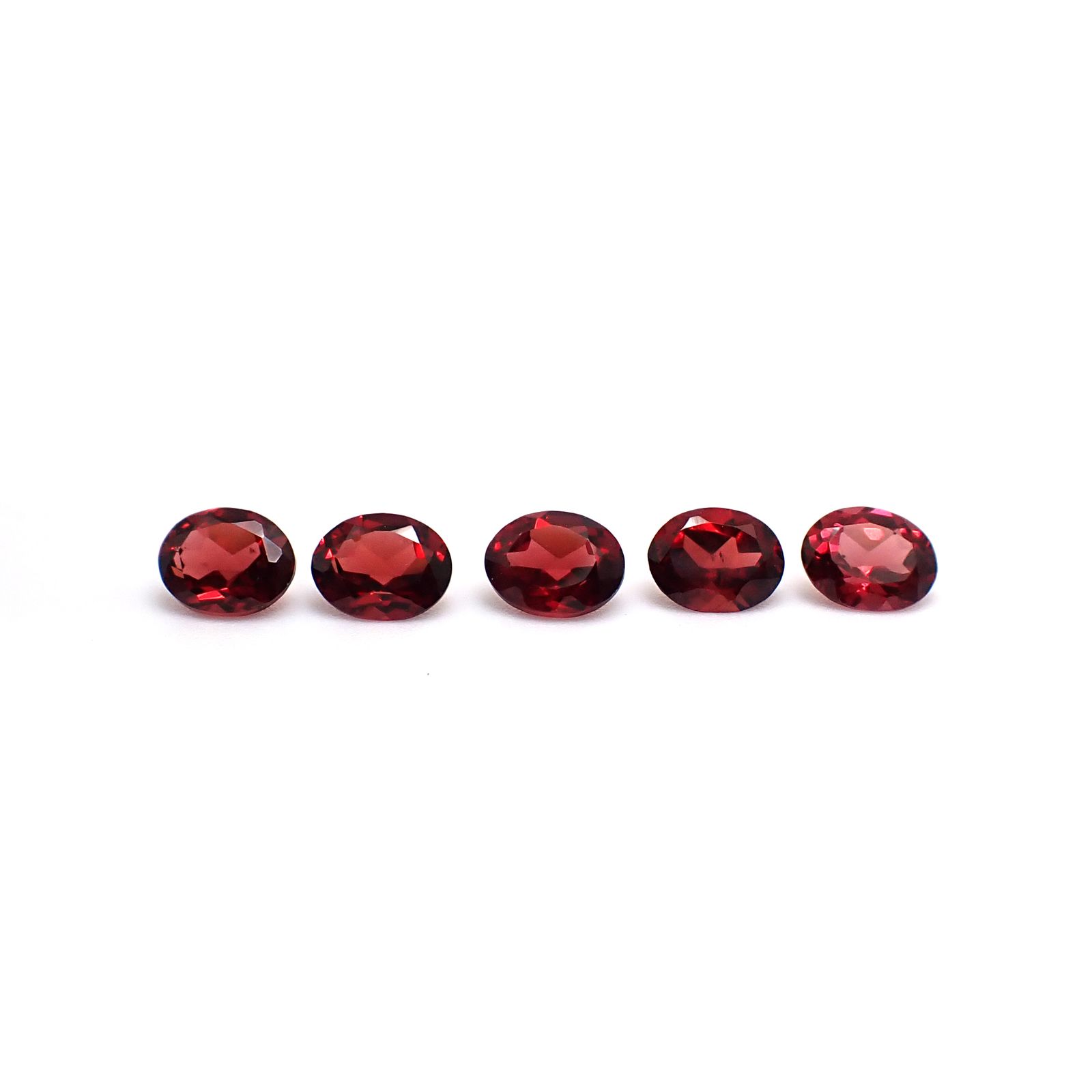 ◇ランダムセレクト◇パイロープアルマンディンガーネット モザンビーク産 約0.40ct / 5x4mm前後 [260532206-PAC]