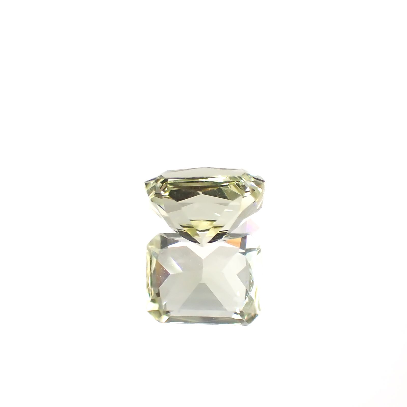 イエローアパタイト メキシコ産 0.64ct [241129469]5.5x4.3mm前後