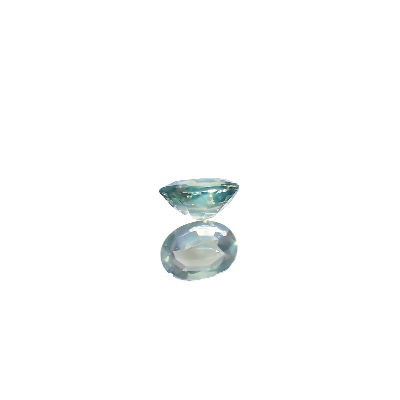 アレキサンドライトキャッツアイ ブラジル・ミナスジェライス州ヘマチタ鉱山産 0.099ct[240527429]3.2x2.4mm前後