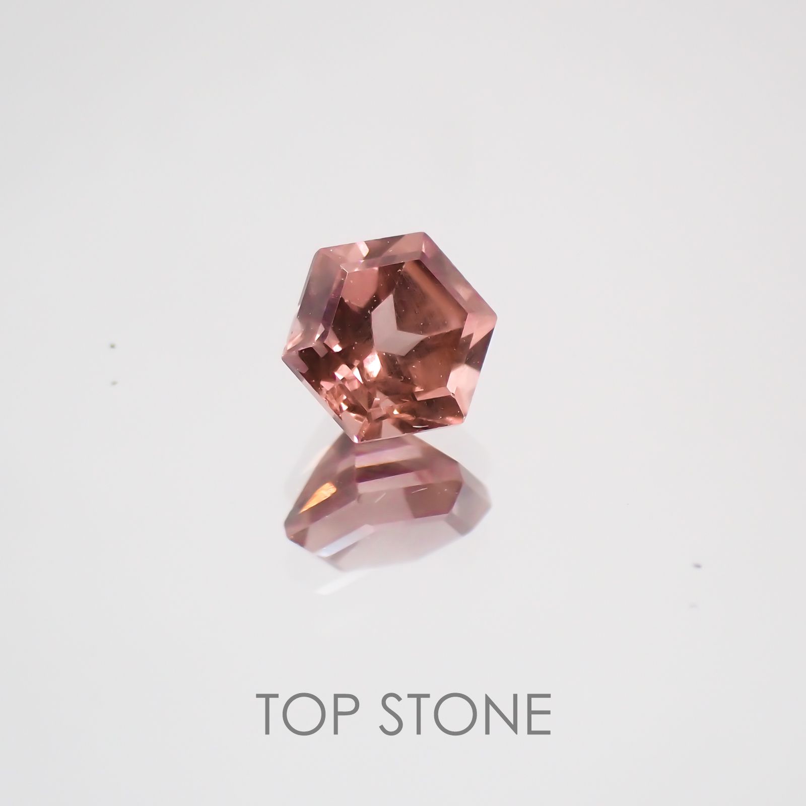 ◇ヘキサゴンカット◇マラヤガーネットSA タンザニア産 ルース 0.43ct[210210093]4.1×4.1mm前後