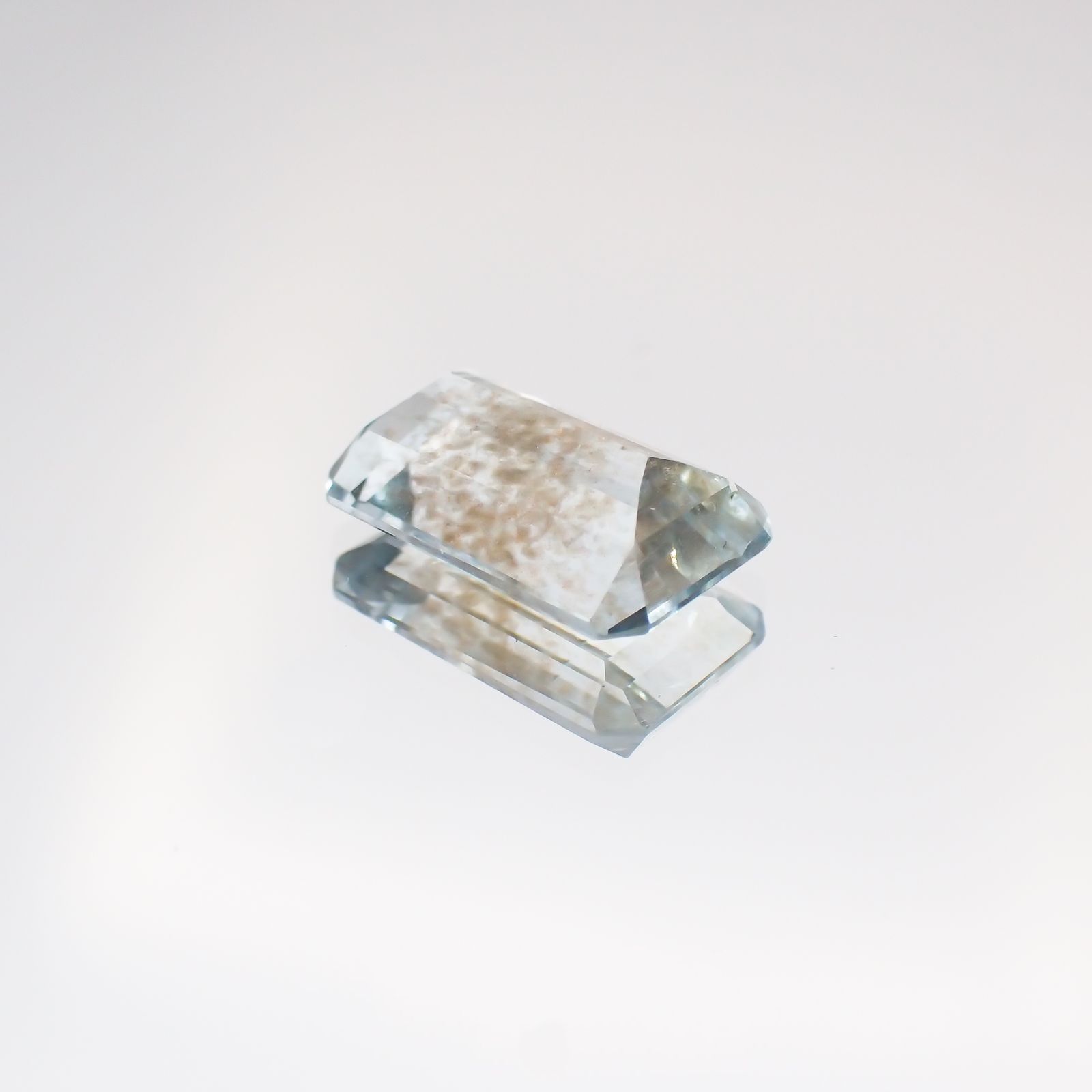 アベンチュリンアクアマリン(宝石名アクアマリン) ナイジェリア産 2.52ct 識別済[210712972]11.1×7.1mm前後