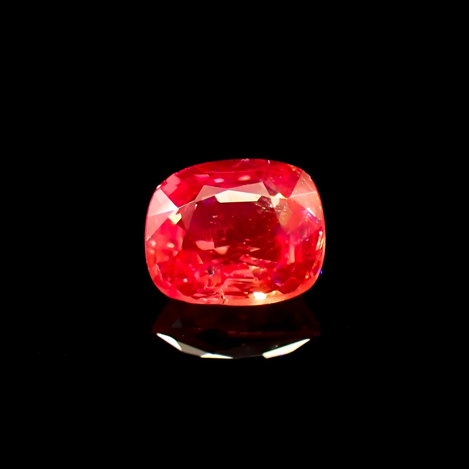 オレンジスピネル(宝石名スピネル)ビルマ/マダガスカル産 0.86ct 識別済[220817516]6.1x5.1mm前後